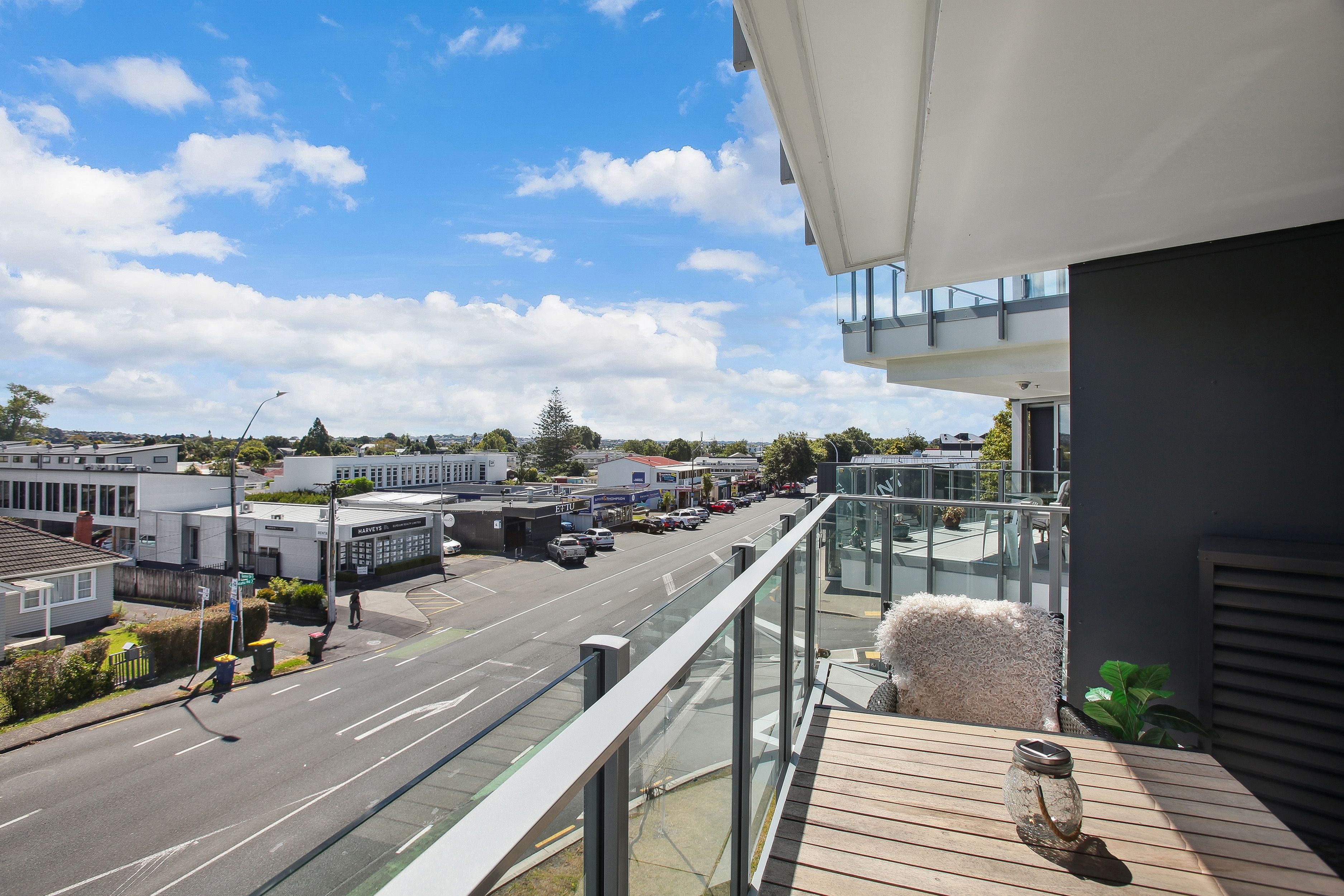 2A/84 Gunner Drive, Te Atatu Peninsula, Waitakere City