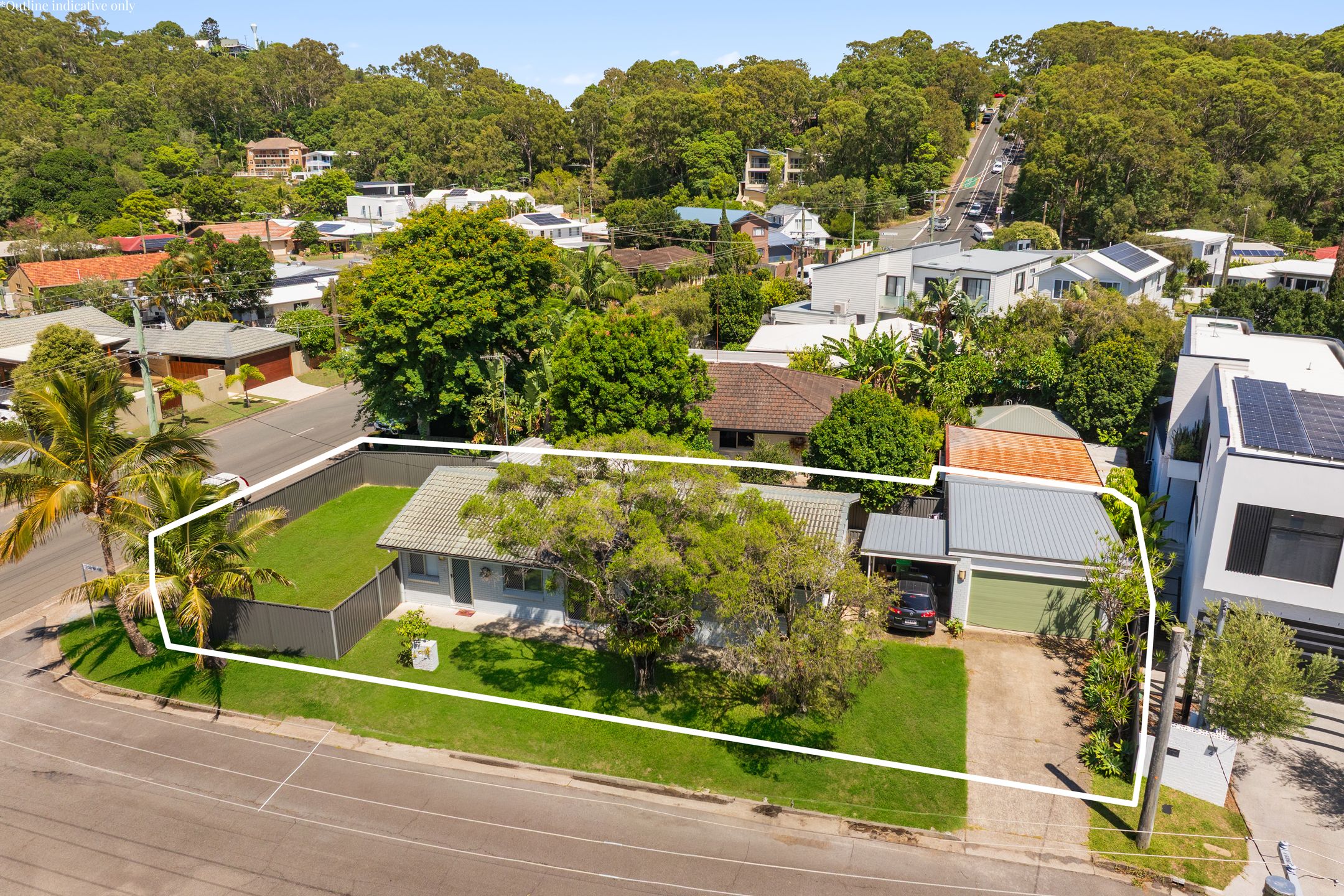 2 Guyra Avenue, Burleigh Heads, QLD 4220