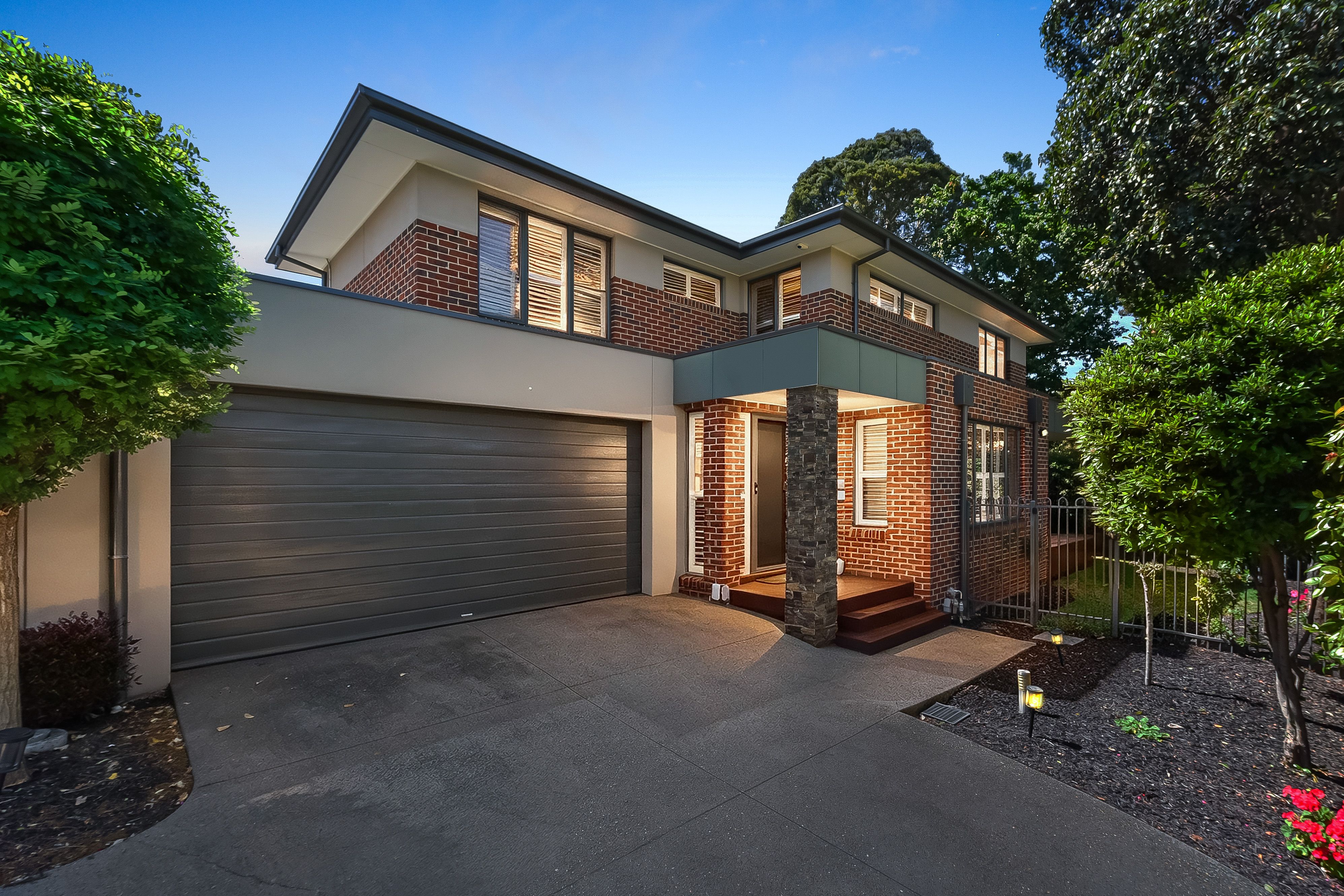 2/18 Larch Crescent — photo from Ray White Mount Waverley