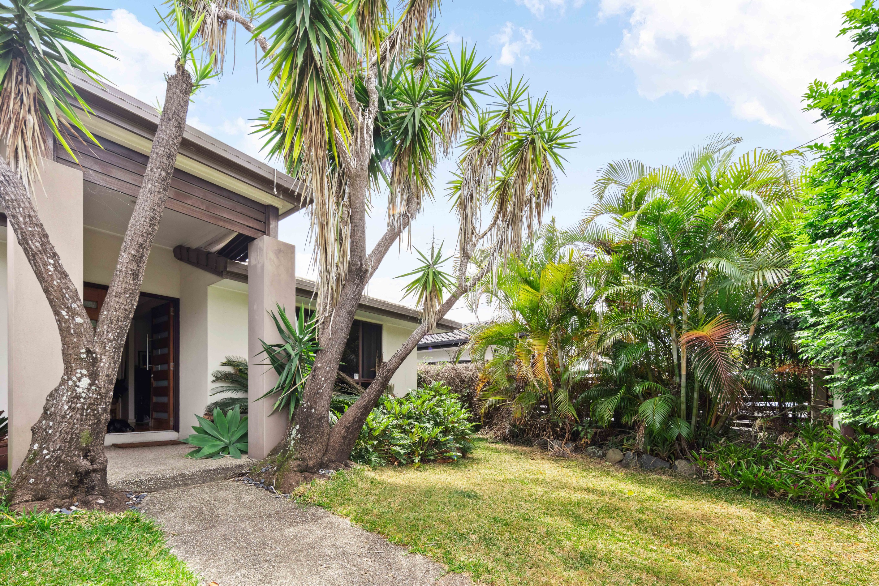 97 Acanthus Avenue, Burleigh Waters, QLD 4220