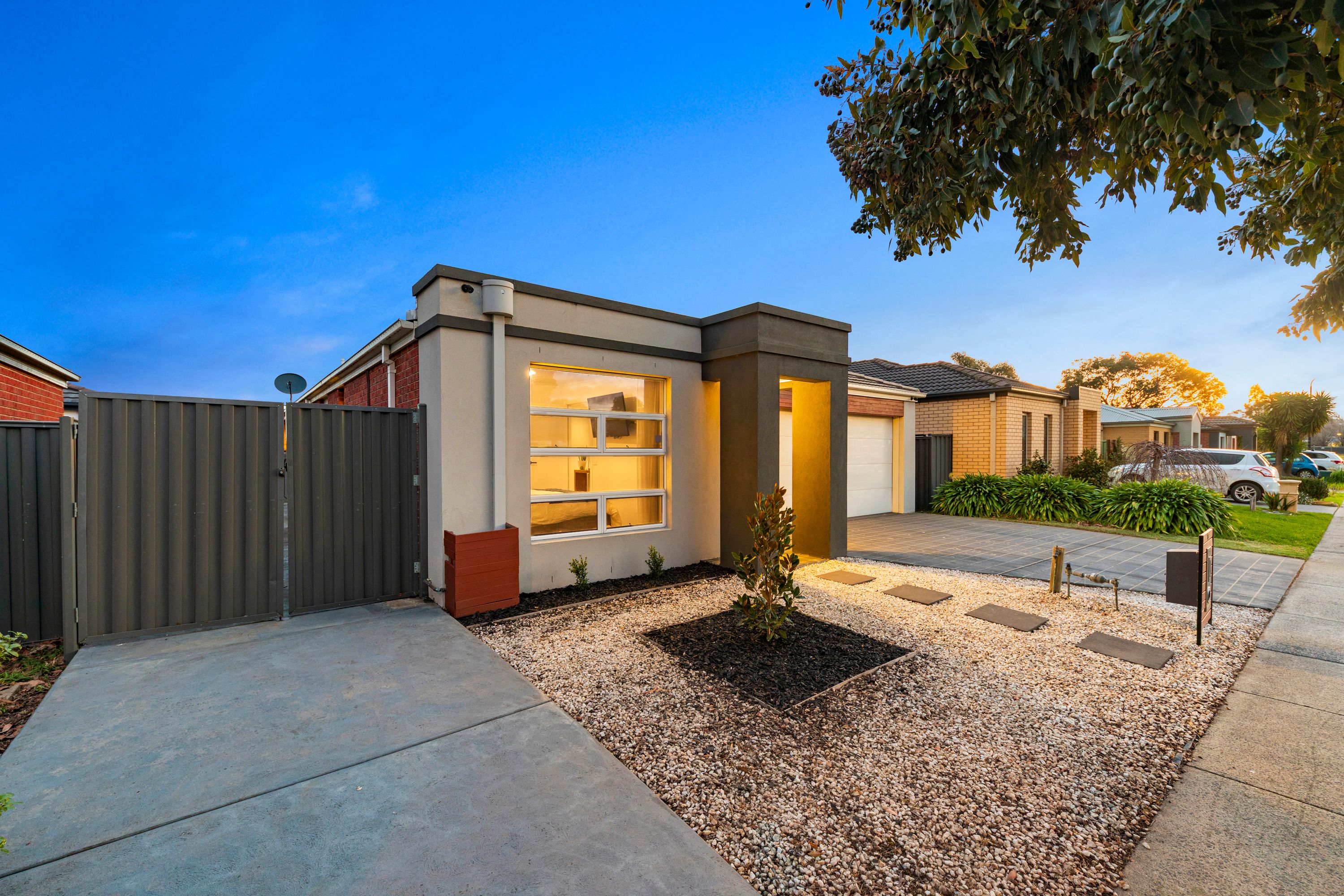 19 Orchard Valley Avenue, Pakenham, VIC 3810