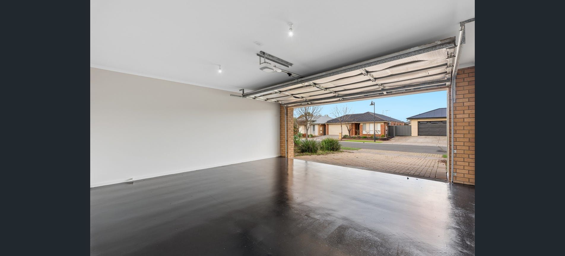 8 Mcewen Road — photo 11 of 12