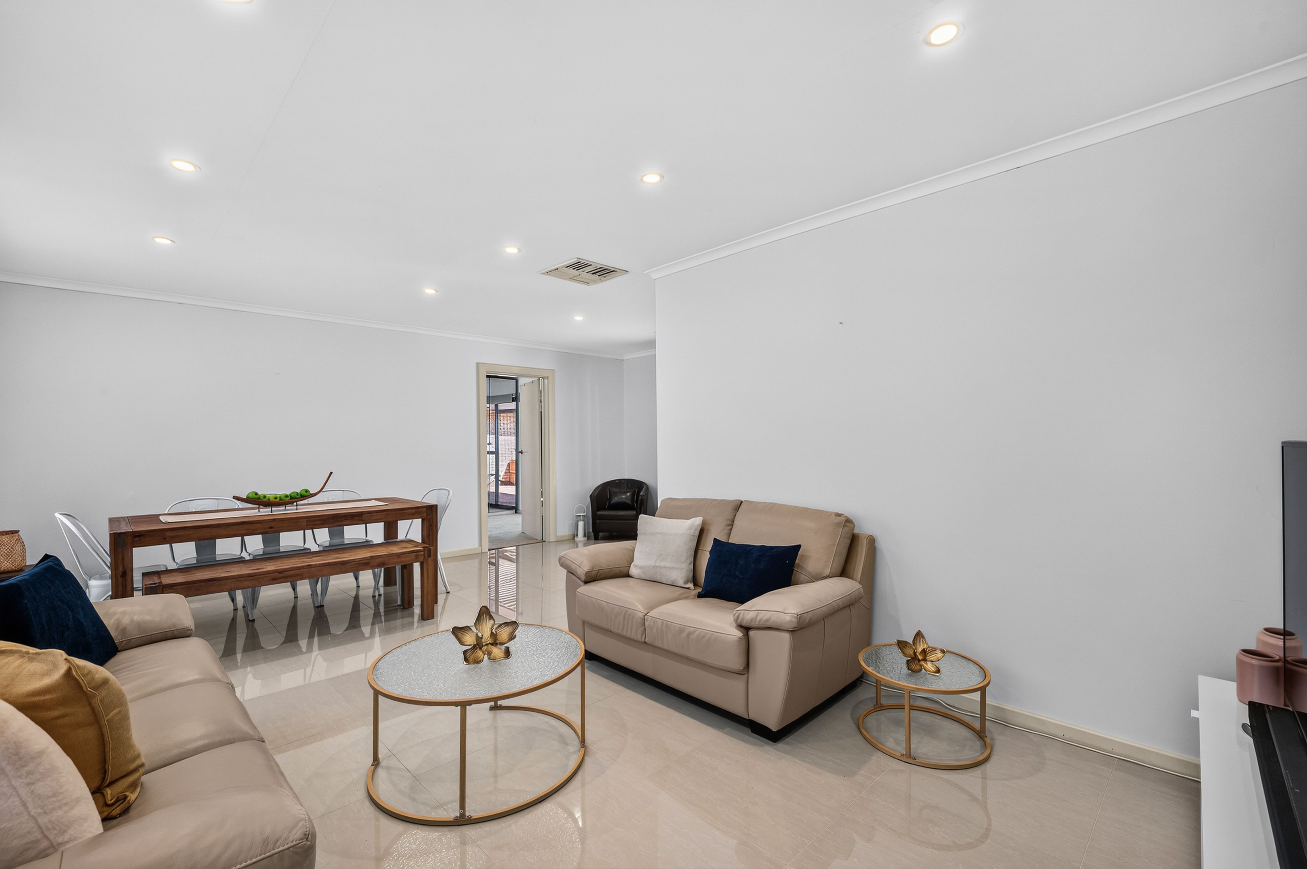 16 Glenalvon Drive — photo 3 of 27