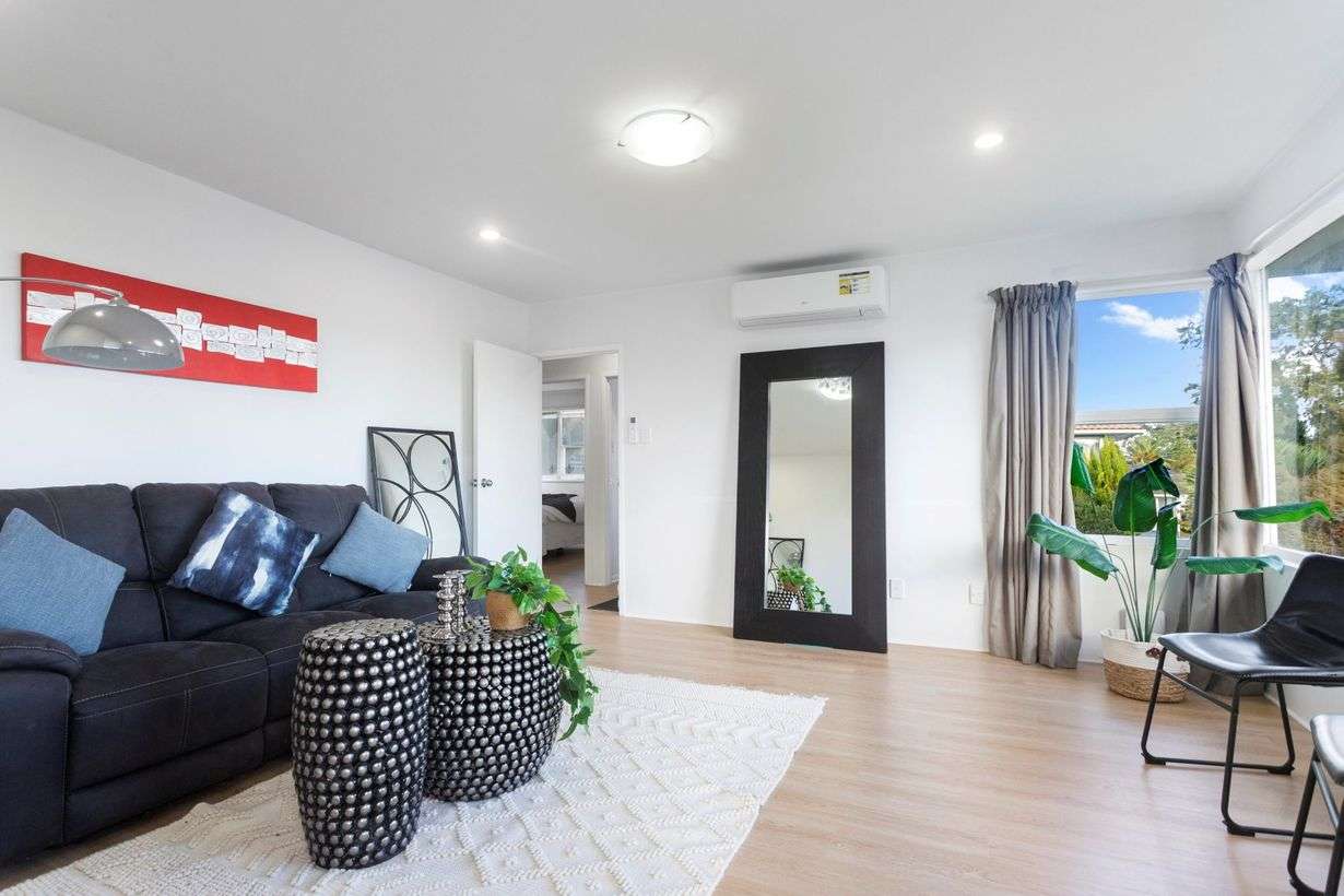 10 Hobart Crescent photo 3