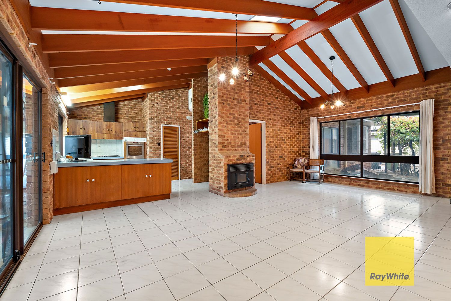 6 Crest Court, Thornlie, WA 6108