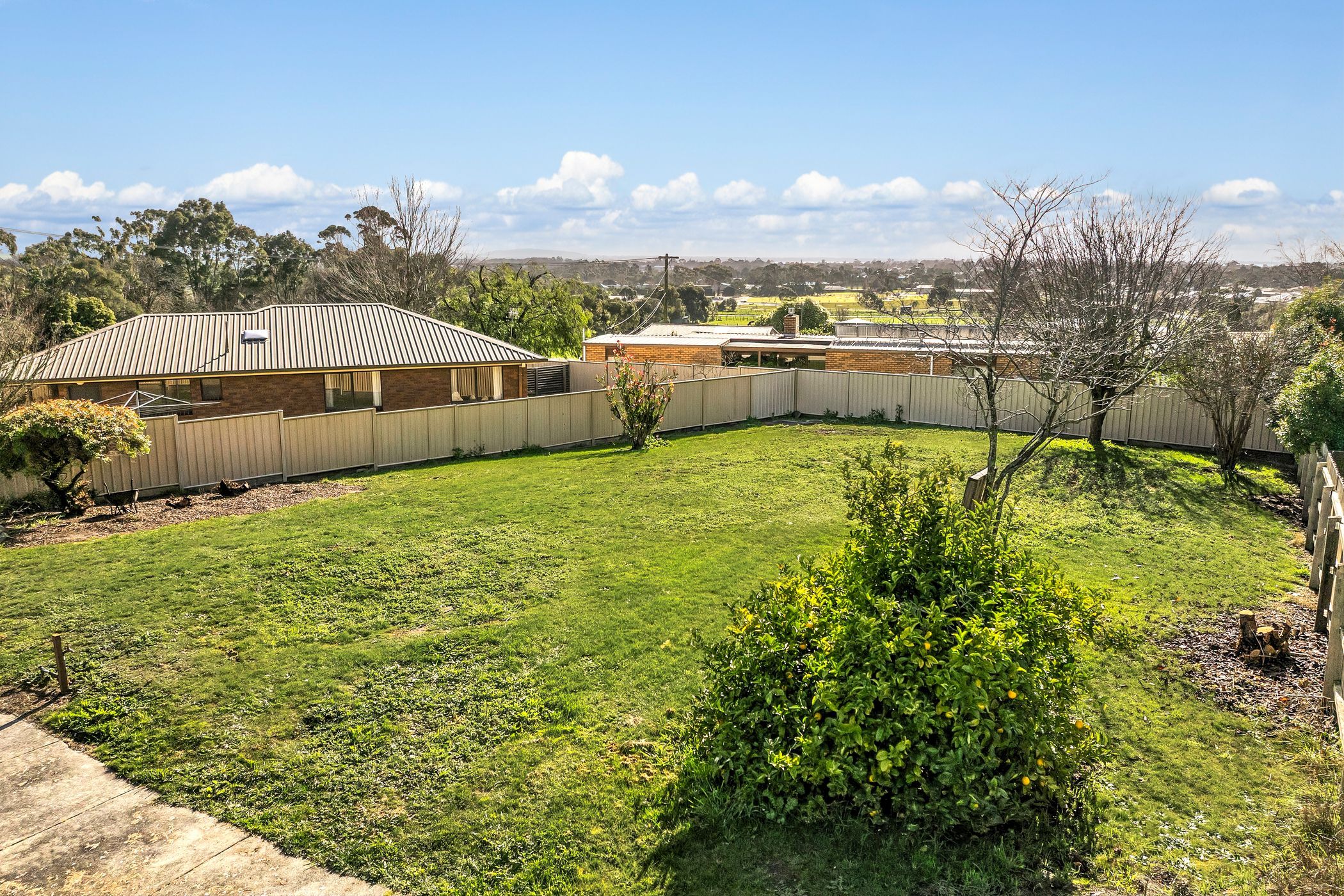1A Almond Grove — photo 4 of 4