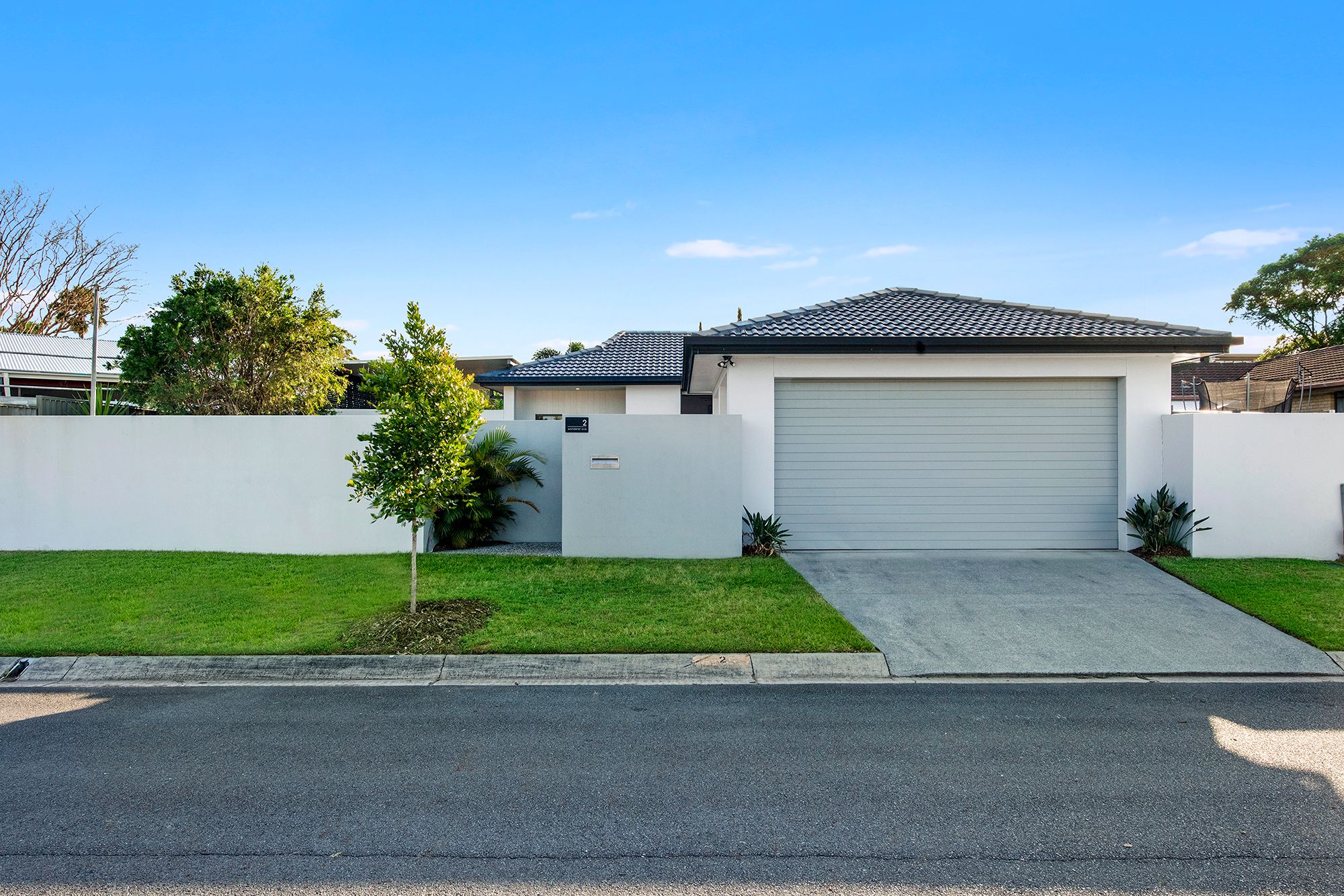 2 Wanderer Avenue, Mermaid Waters, QLD 4218