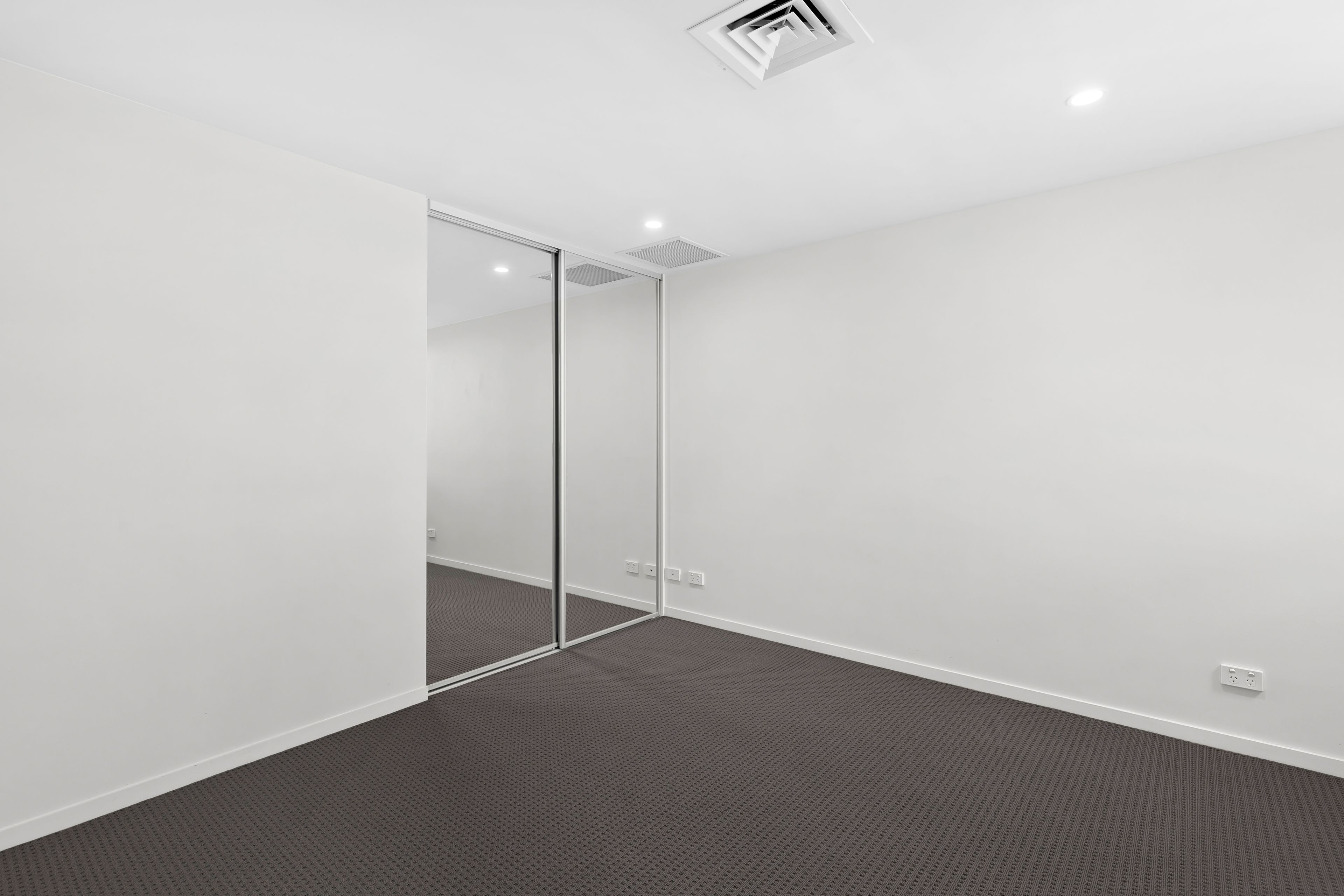 807/16 Aspinall Street — photo 9 of 14
