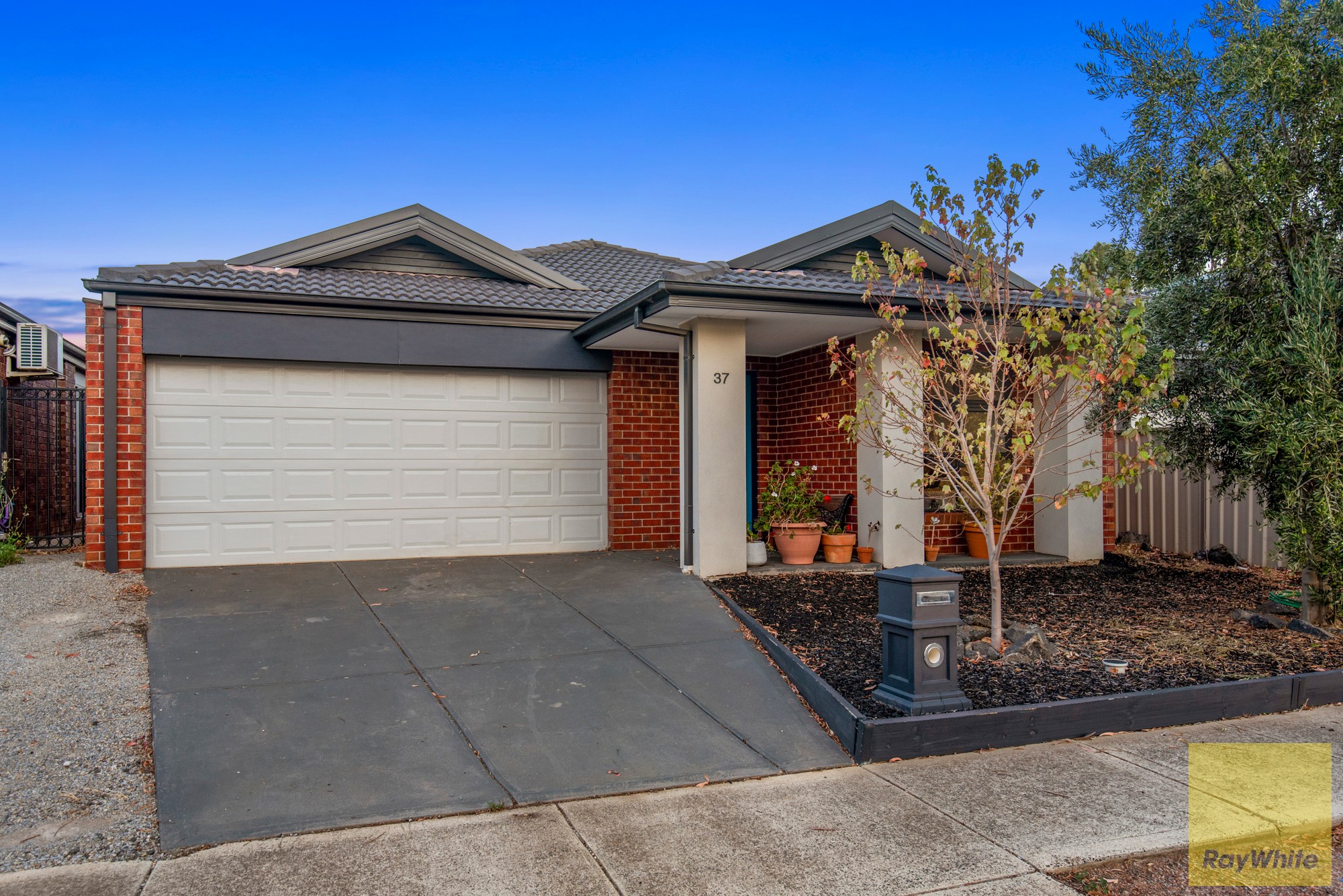 37 Rockpool Road, Truganina, VIC 3029