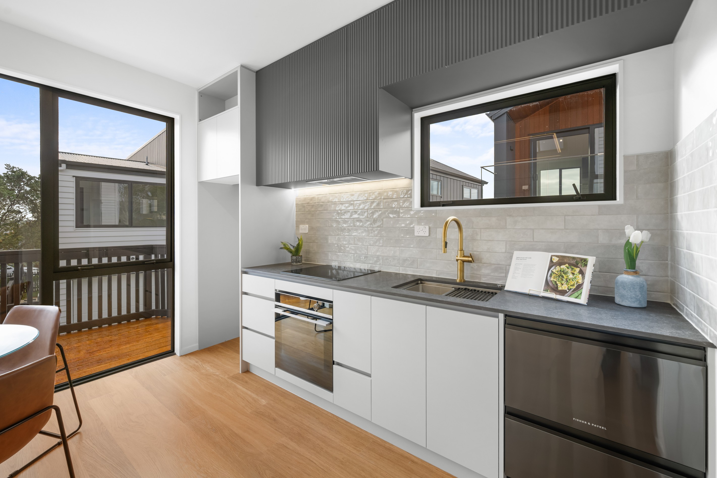 21E Knights Road, Rothesay Bay, North Shore City