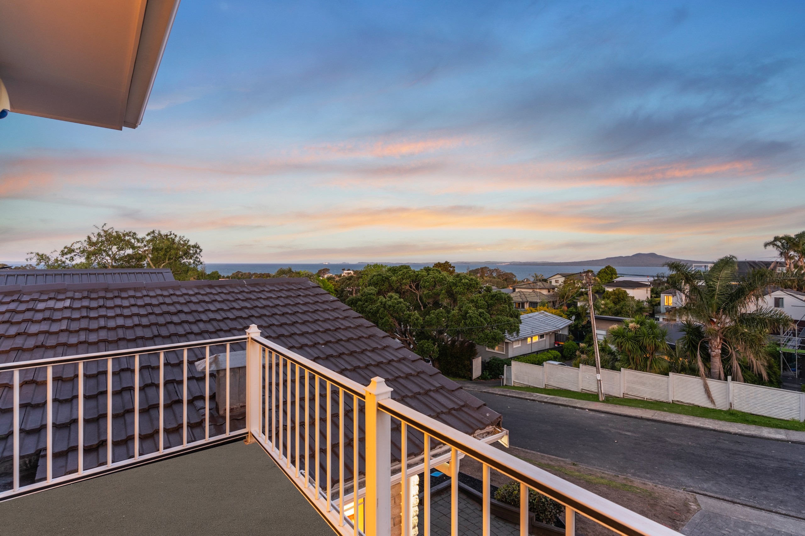 16 Eastcliffe Road, Castor Bay, North Shore City