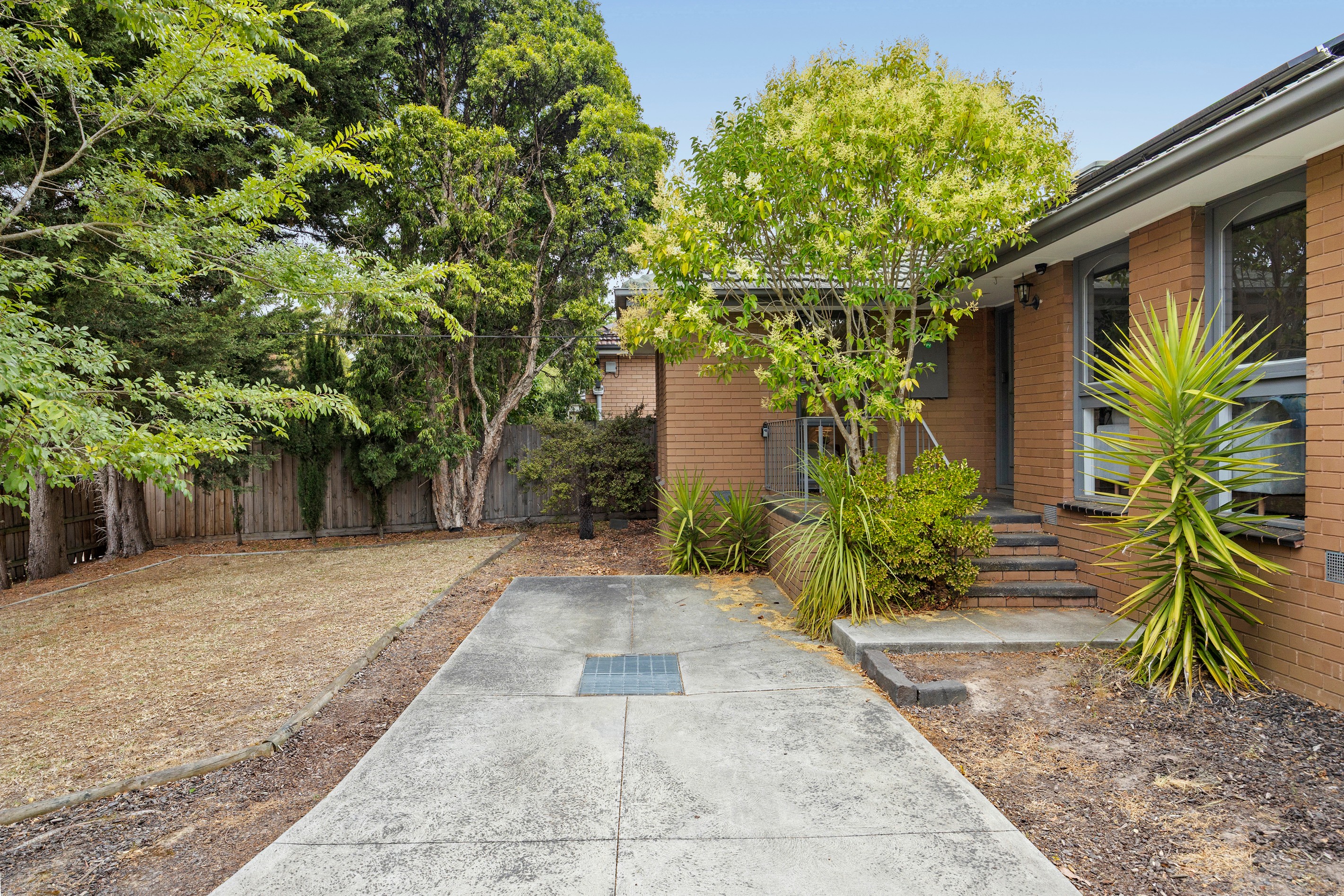 102 Eastfield Road, Croydon South, VIC 3136