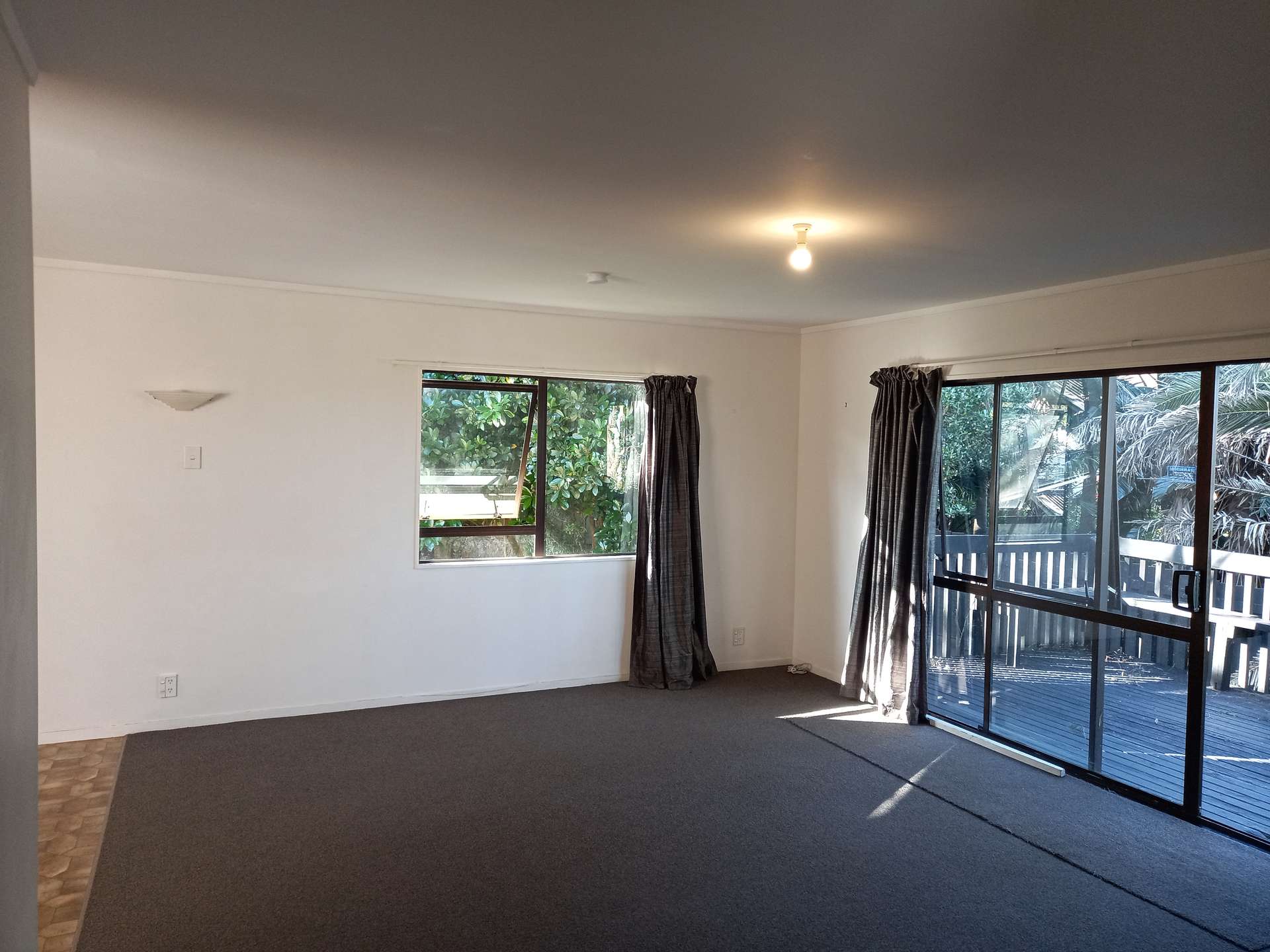 526 Whangaparaoa Road photo 7