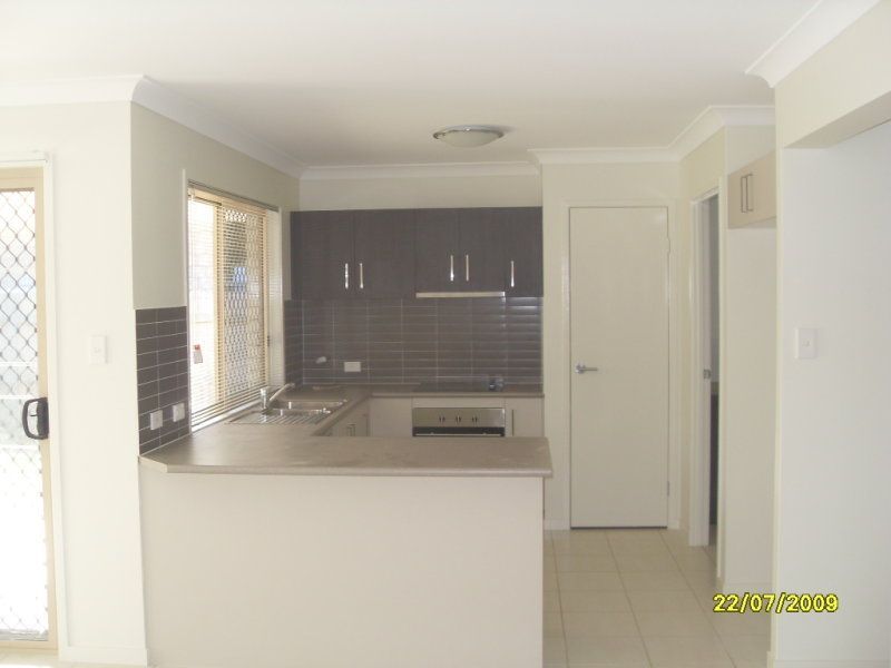 2/18 Kimboltan Drive, Redland Bay, QLD 4165