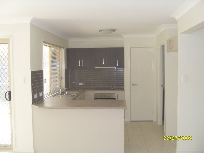 2/18 Kimboltan Drive, Redland Bay, QLD 4165