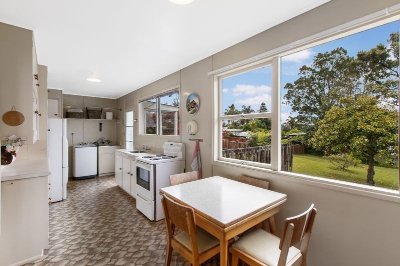 11 Dakota Avenue, Beach Haven, North Shore City