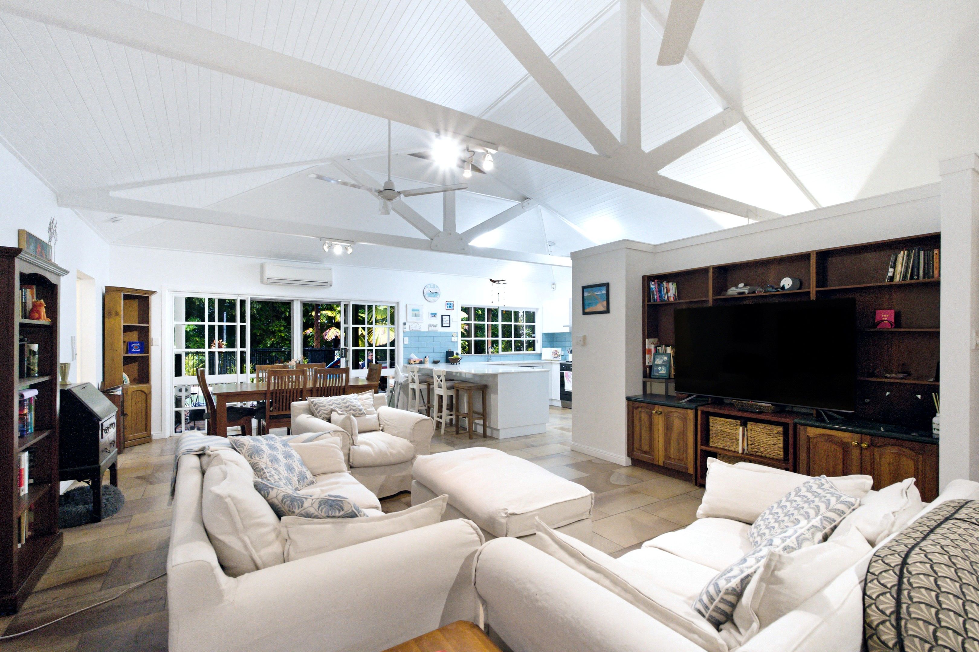 1 Spurwood Close — photo 8 of 30