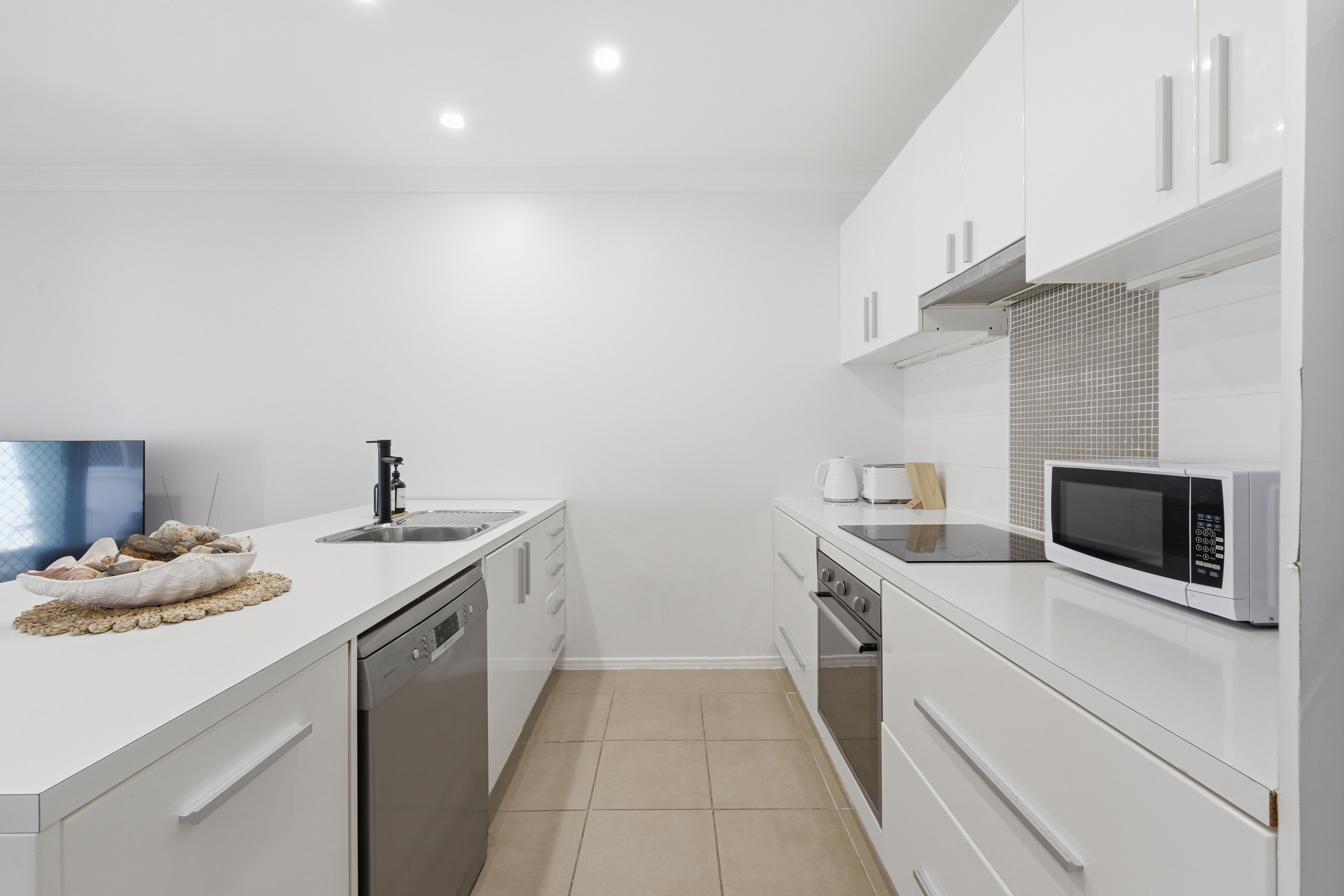 8/5-7 Oyster Court — photo 4 of 21