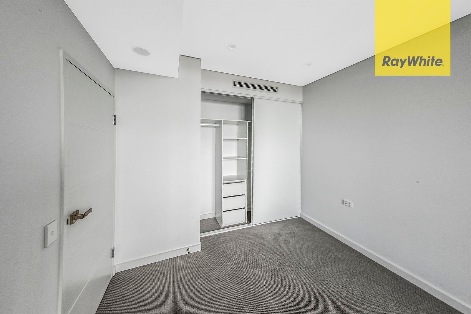 2208/14-20 Parkes Street — photo 3 of 11