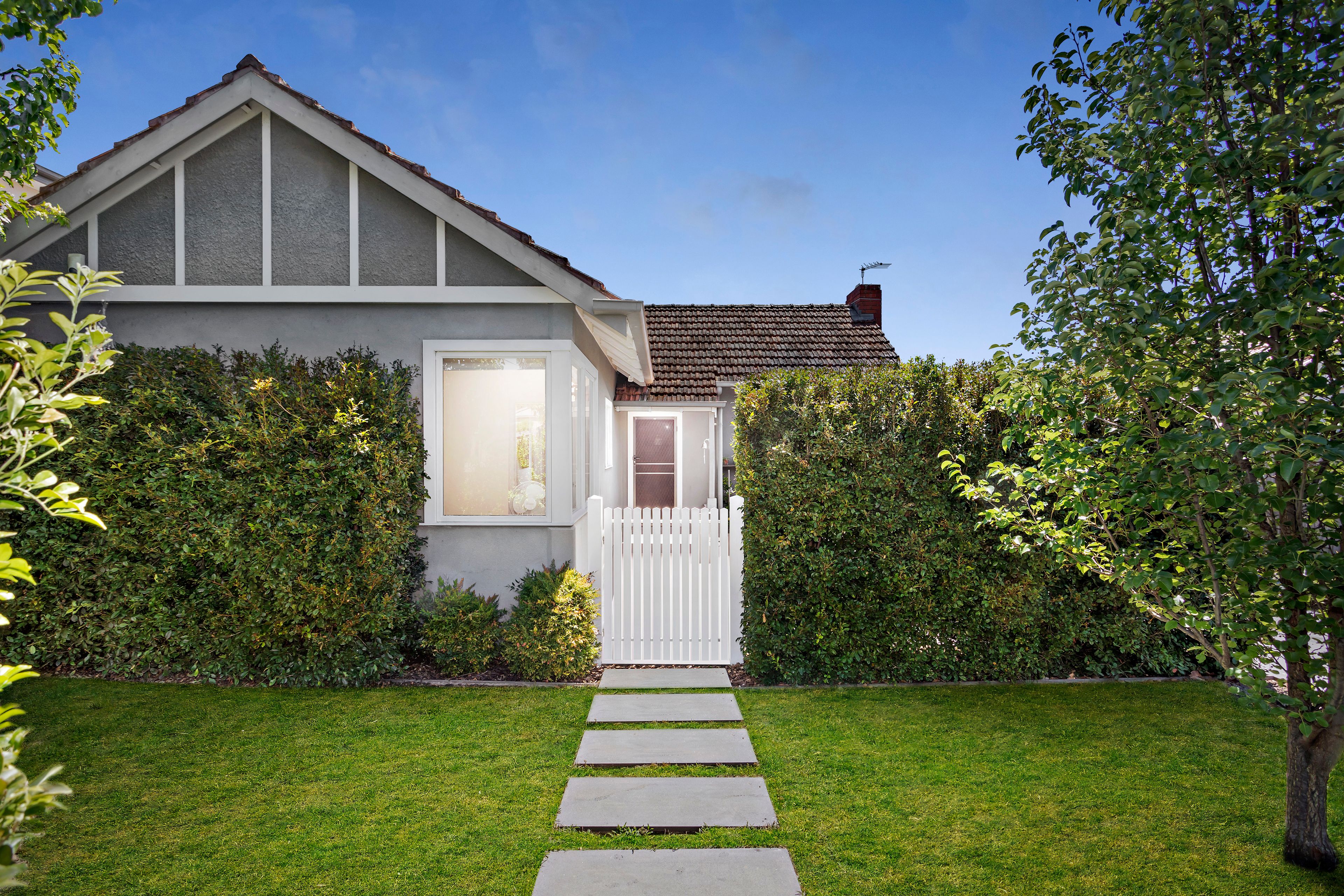 27 Simmonds Street, Hughesdale VIC 3166