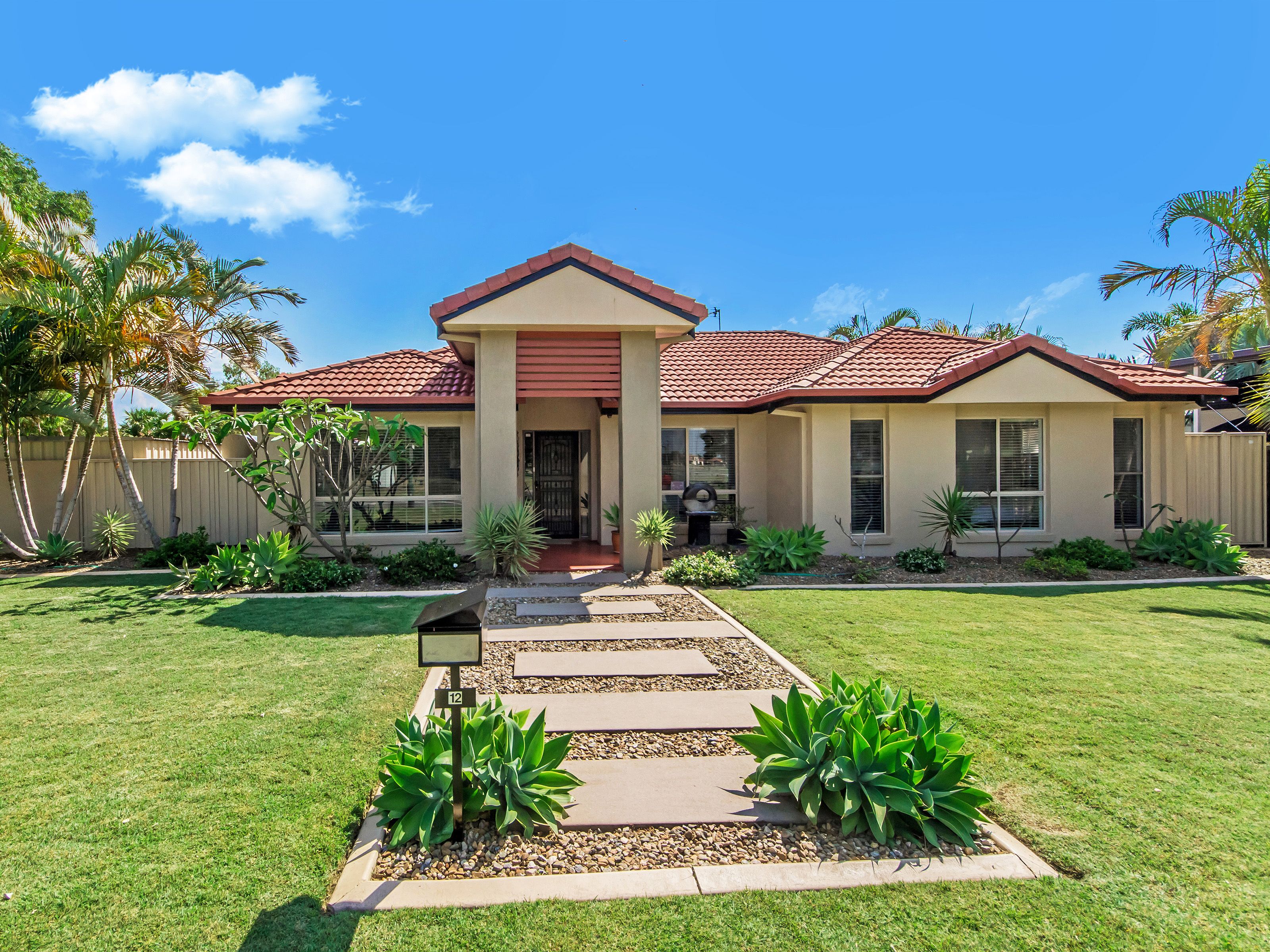12 Dalley Park Drive, Helensvale QLD 4212