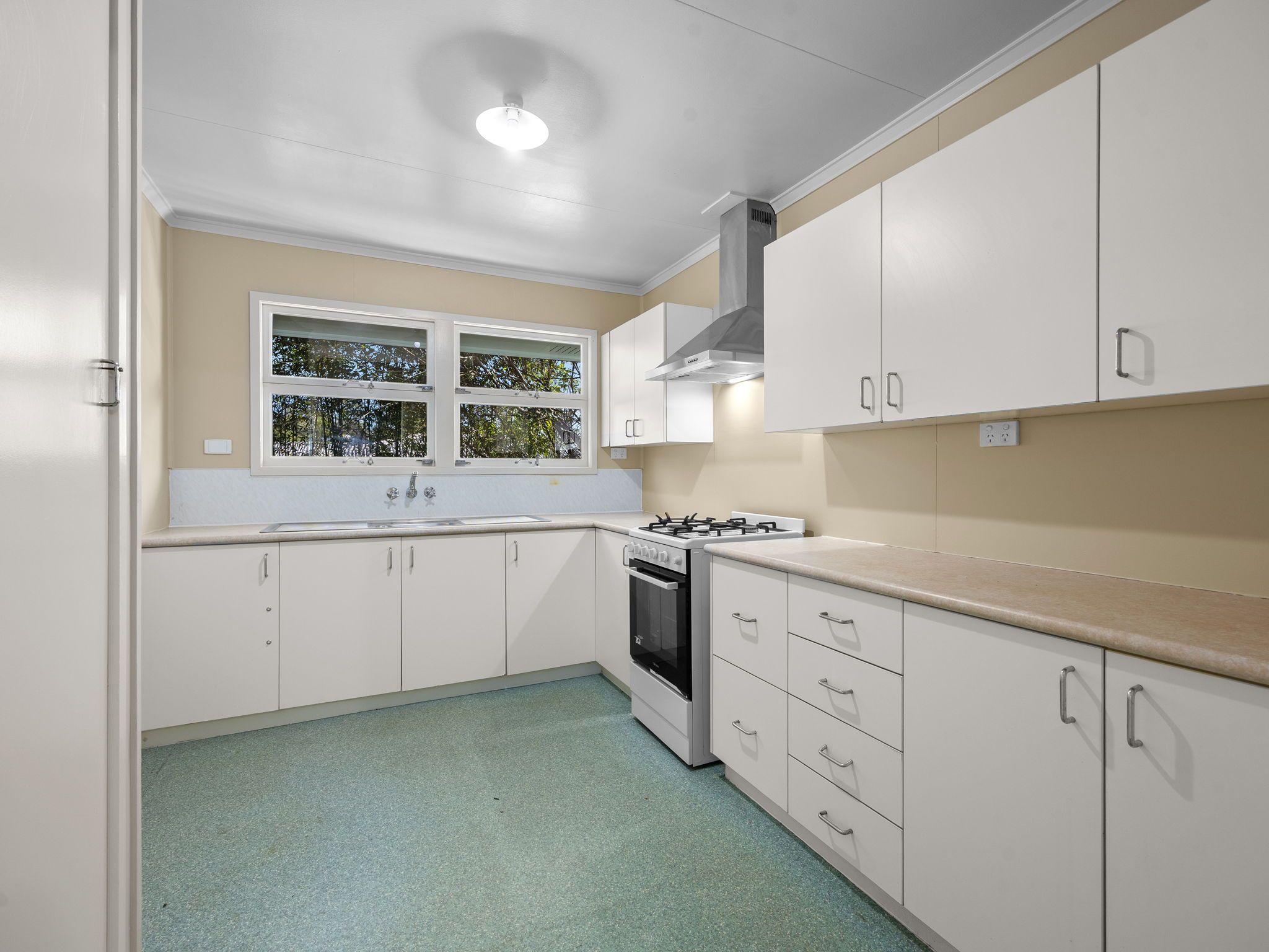 32 Flinders Drive, Leichhardt, QLD 4305