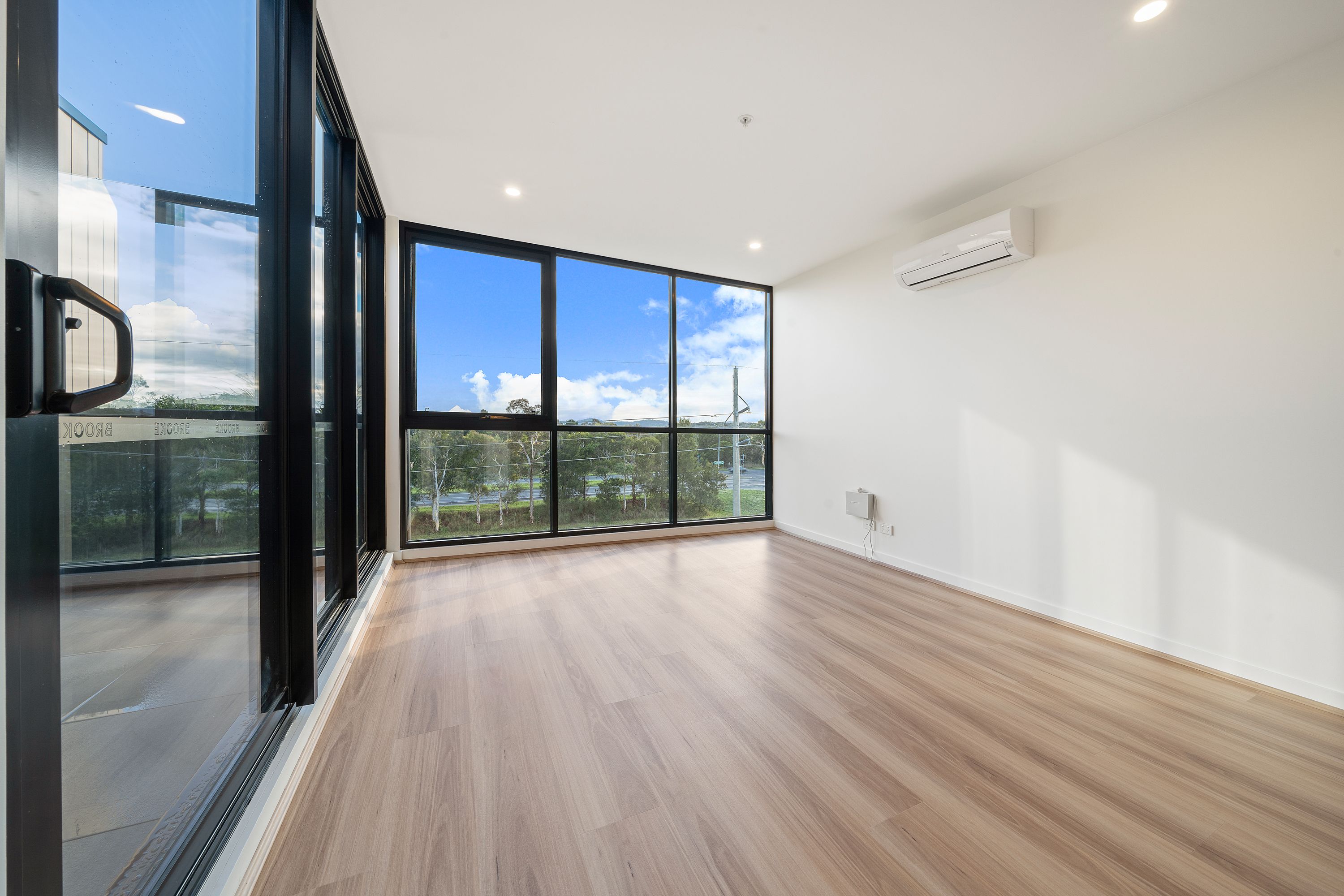 410/39 Braybrook Street — photo 4 of 10