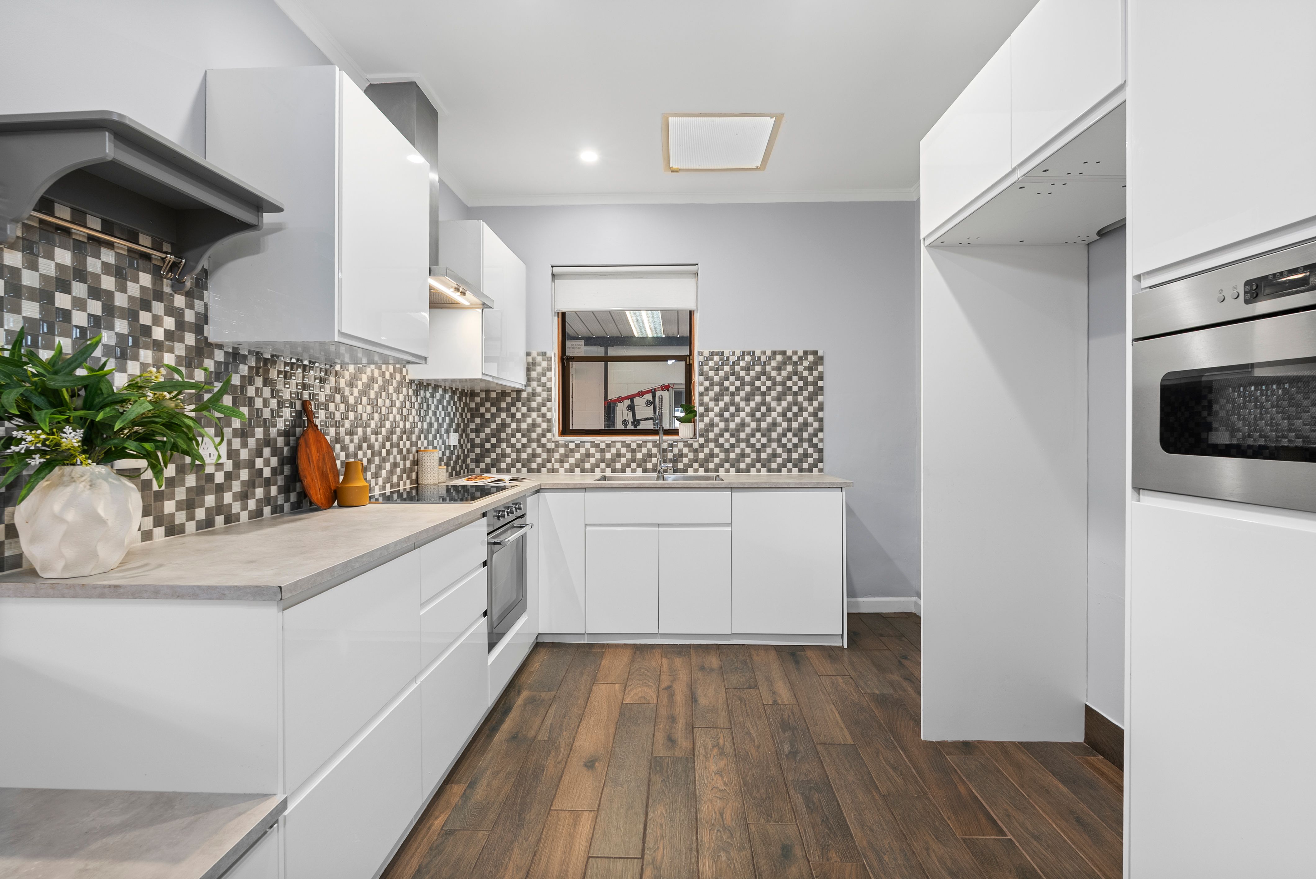 49 Hawson Avenue — photo 4 of 24