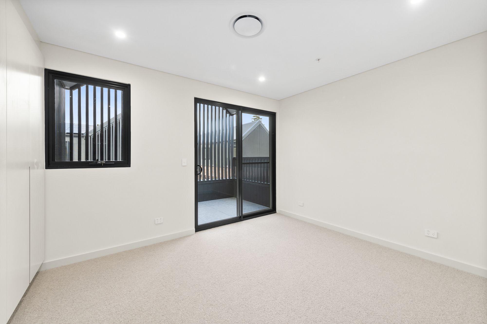 Townhouse 9/18 Kangloon Road — photo 12 of 12