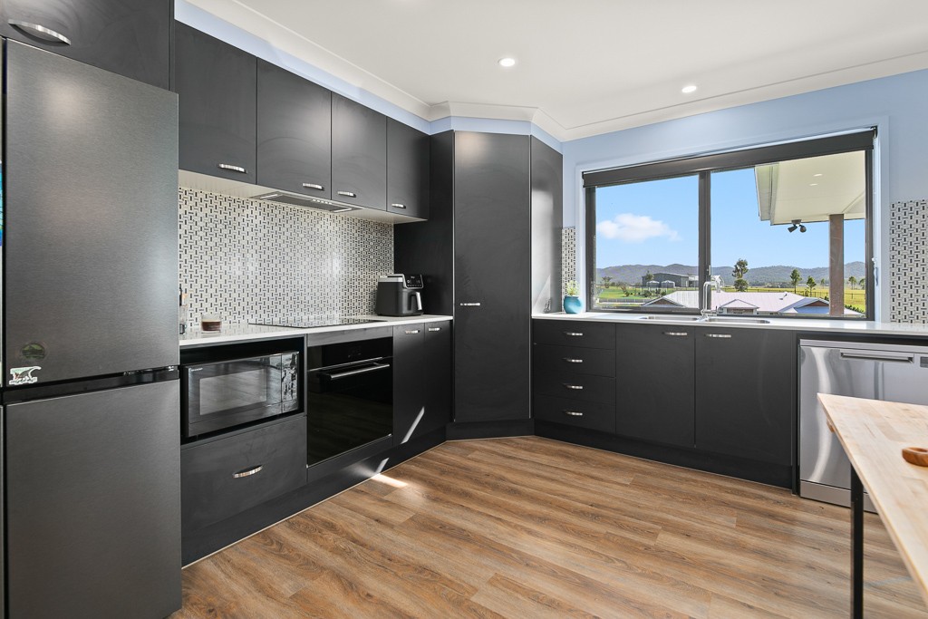 1 Rosella Court, Winya, QLD 4515