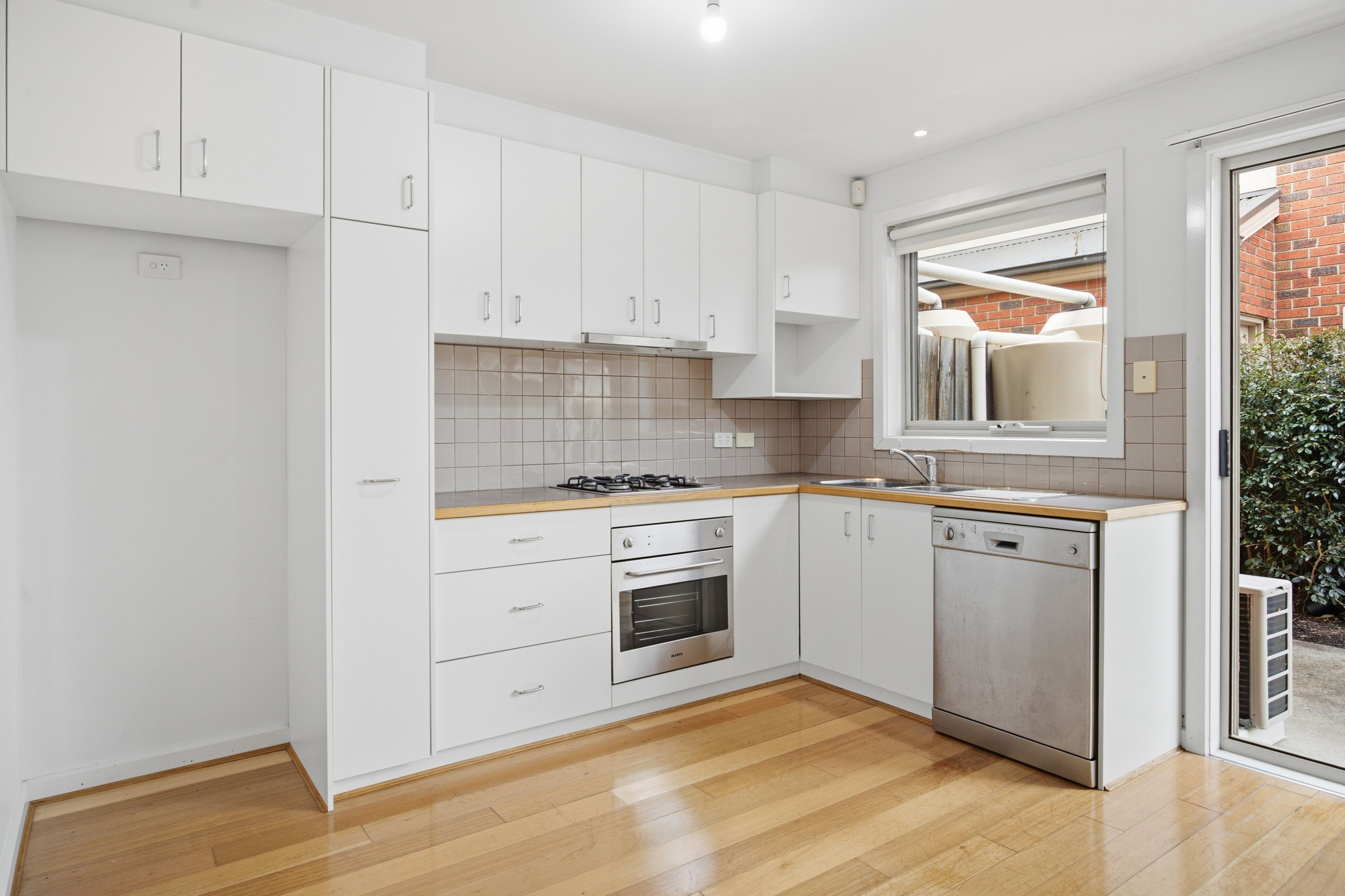 1335 Centre Road — photo 8 of 17