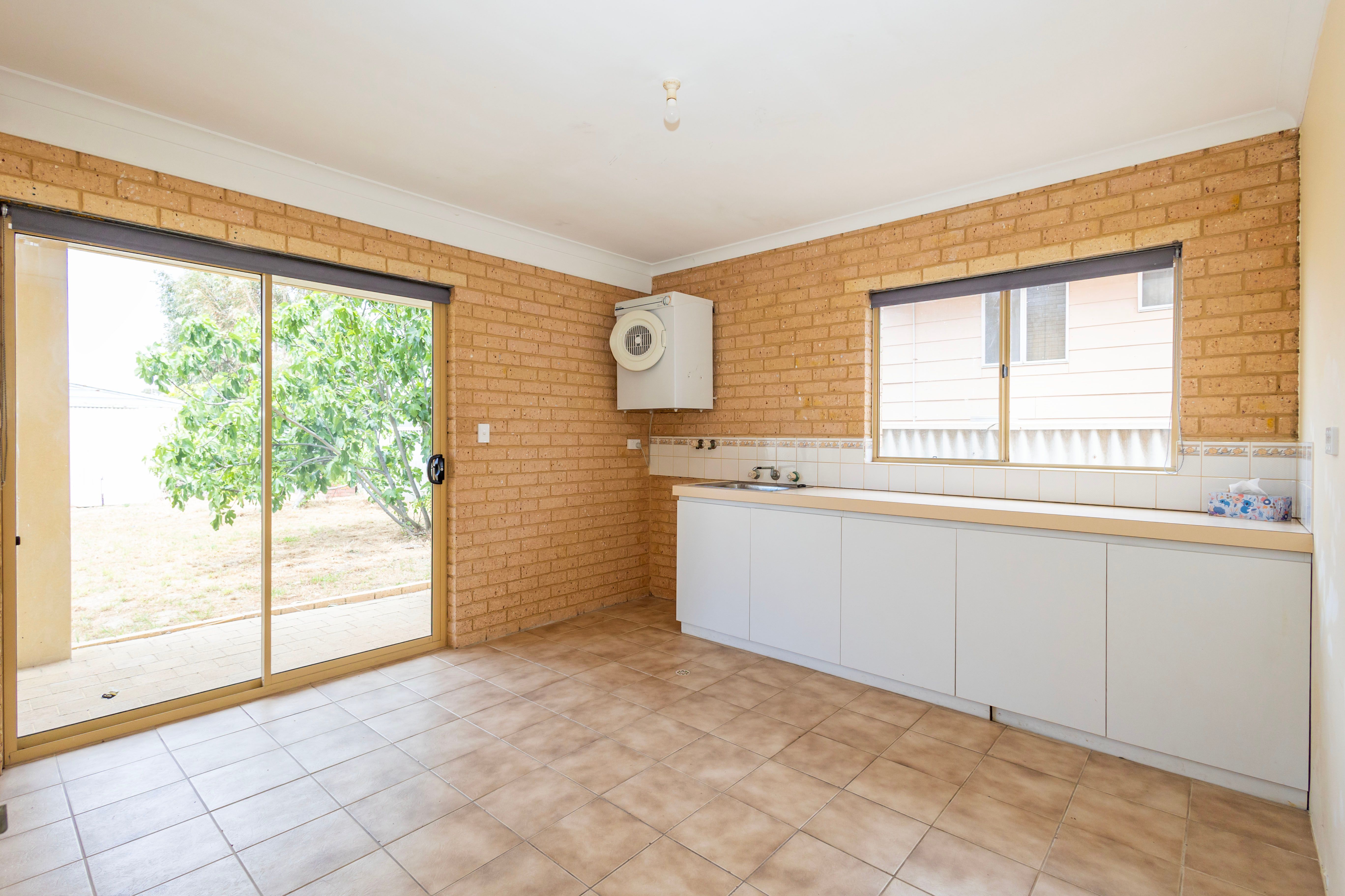 32 Catalonia Street — photo 15 of 27