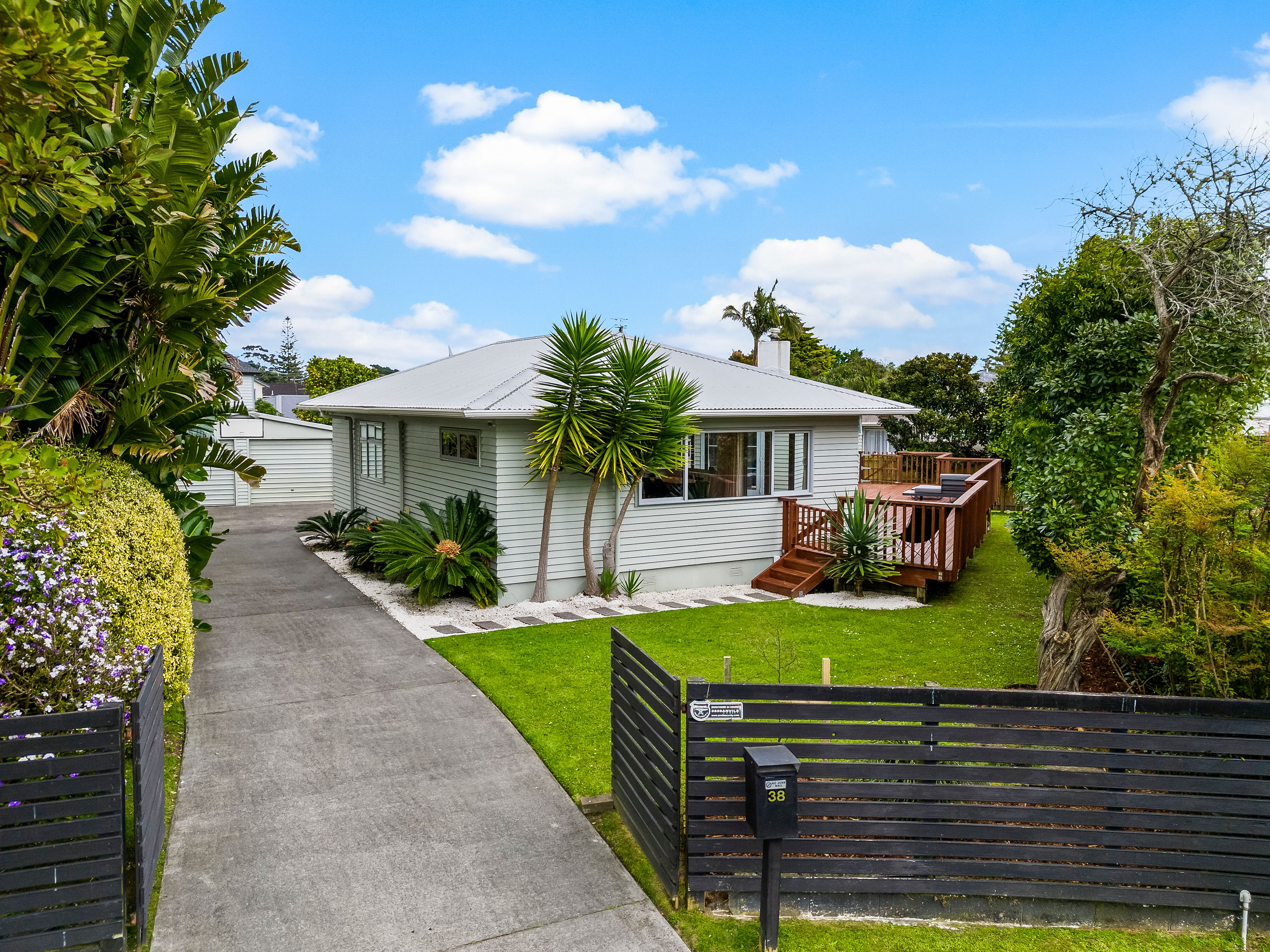 38 Graham Avenue, Te Atatu Peninsula, Waitakere City 0610 - Sold House ...