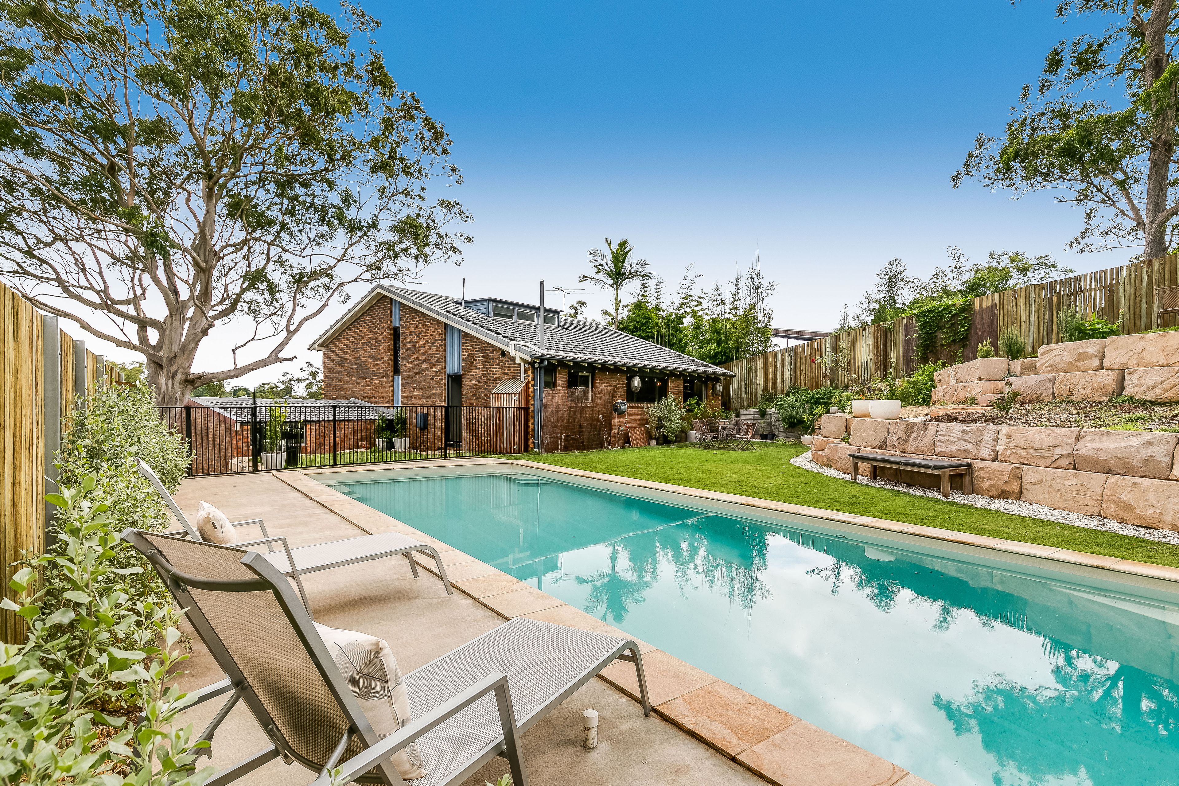 9 Brodie Street, Mount Lofty QLD 4350