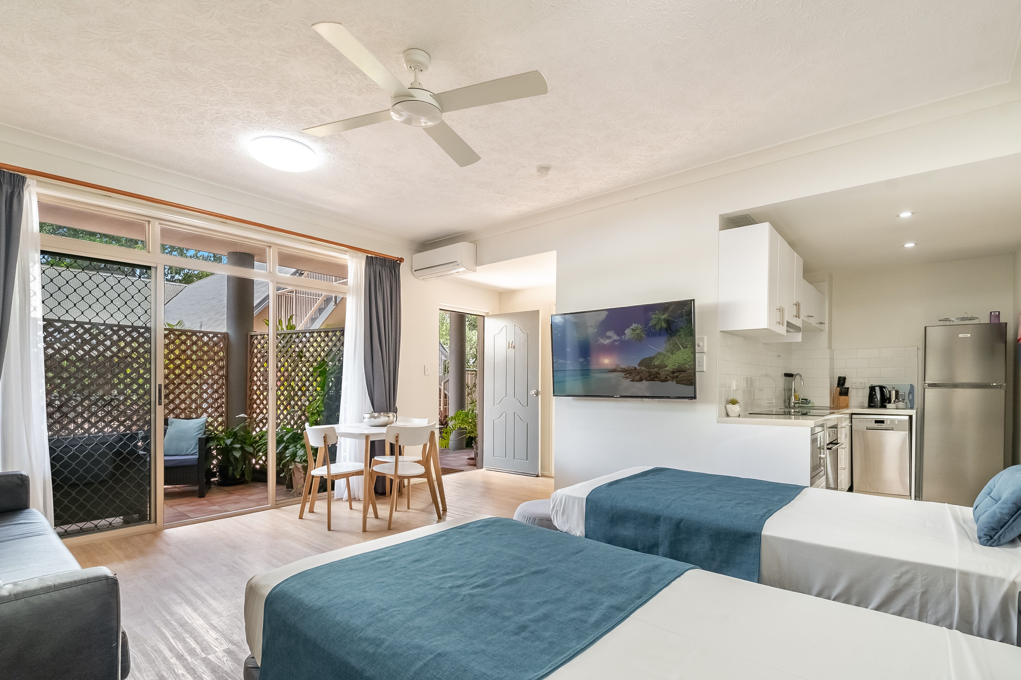 16/5-7 Byron Street — photo 4 of 17