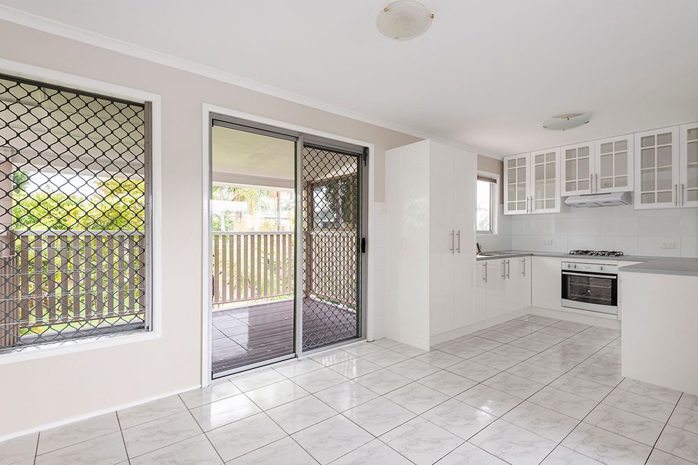 34 Waratah Drive, Crestmead, QLD 4132