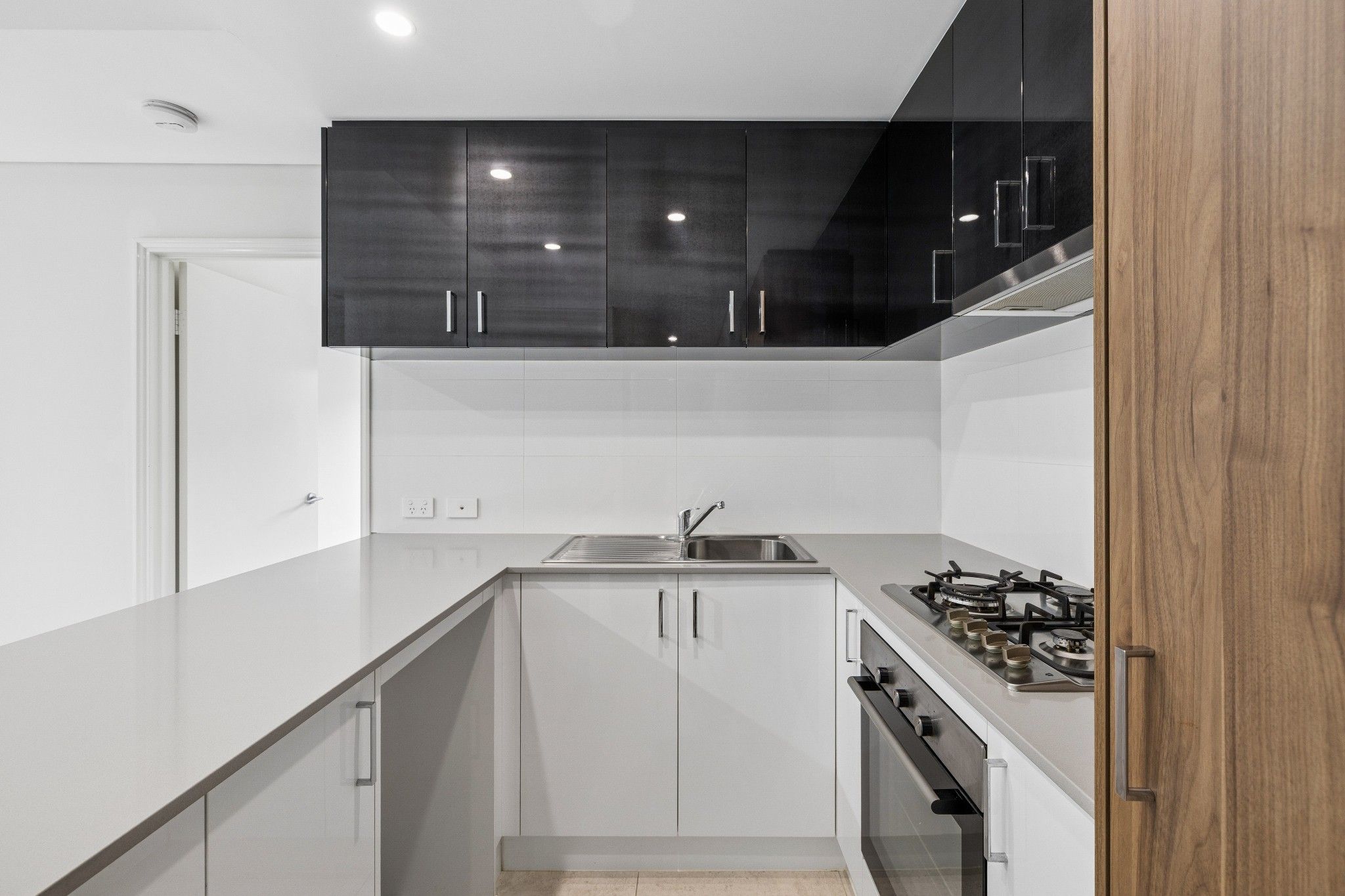 4/389 Daly Street — photo 3 of 17