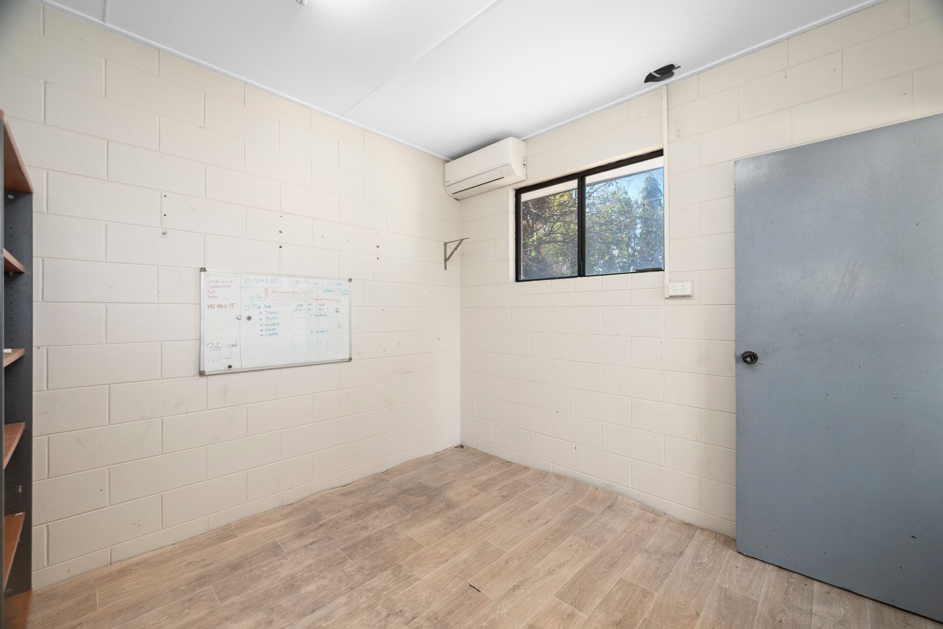 6 Salisbury Crescent — photo 13 of 15