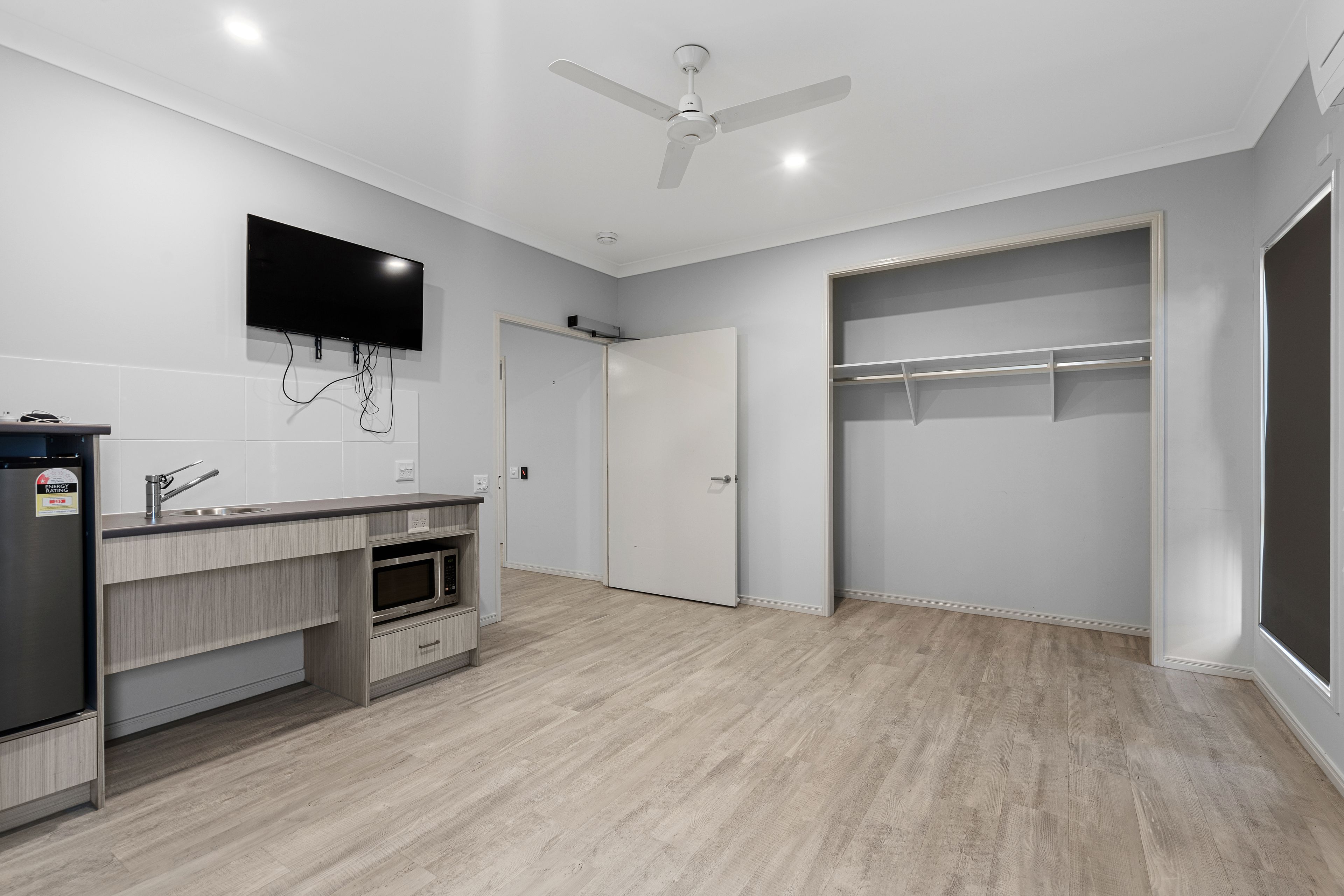 28B Lusitania Street — photo 11 of 17