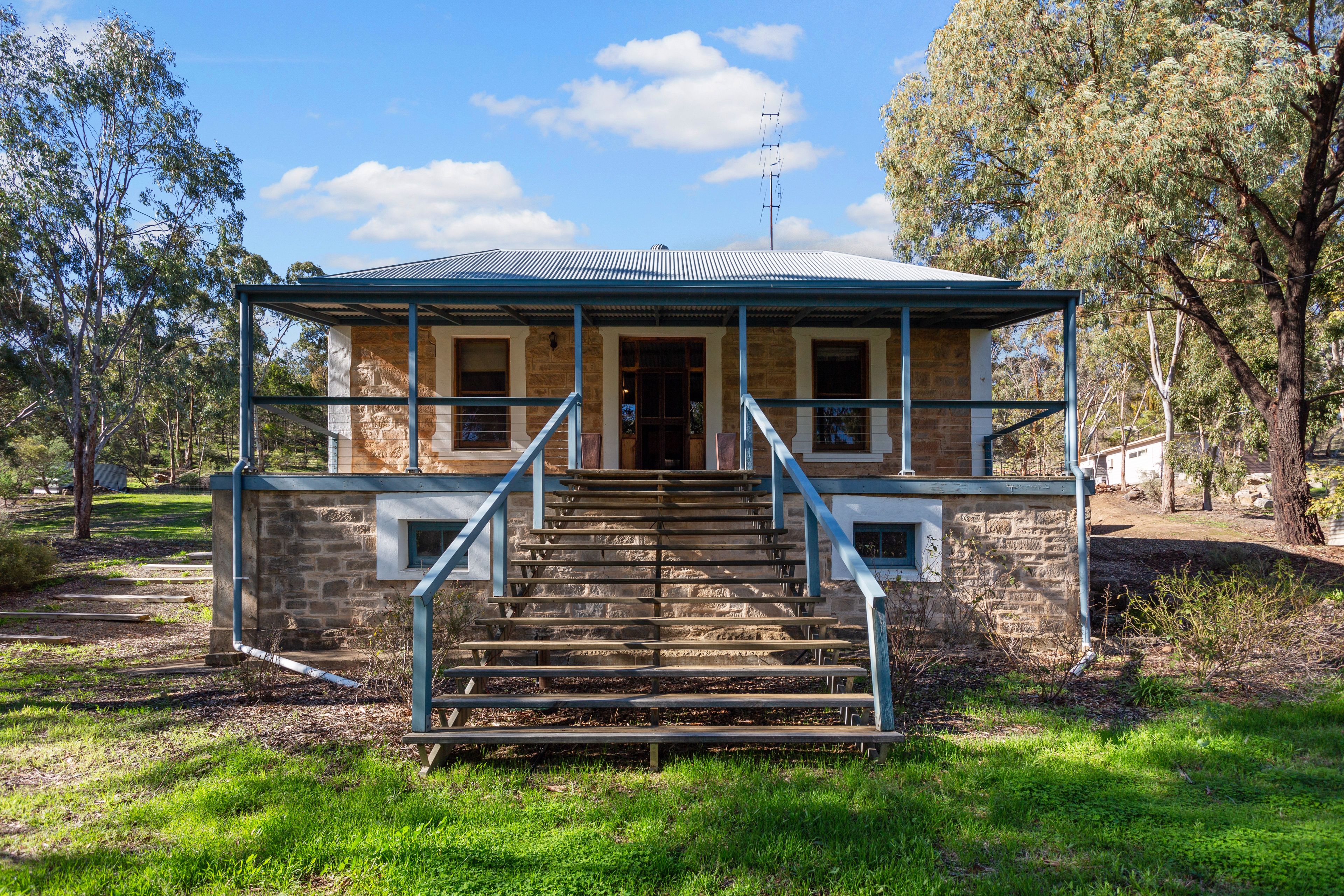 33 Warenda Road, Clare SA 5453