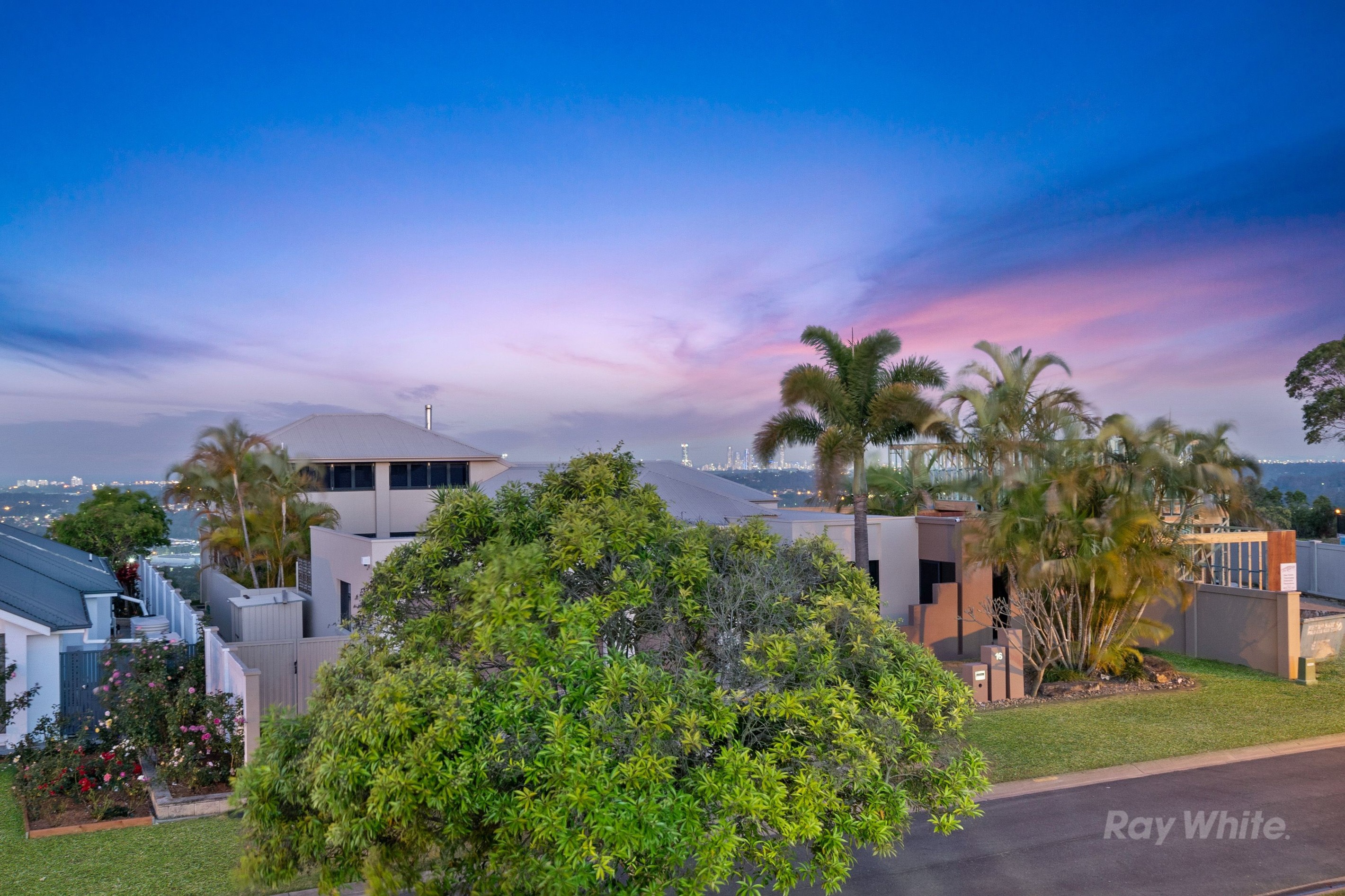 7 Zenith Crescent, Pacific Pines, QLD 4211