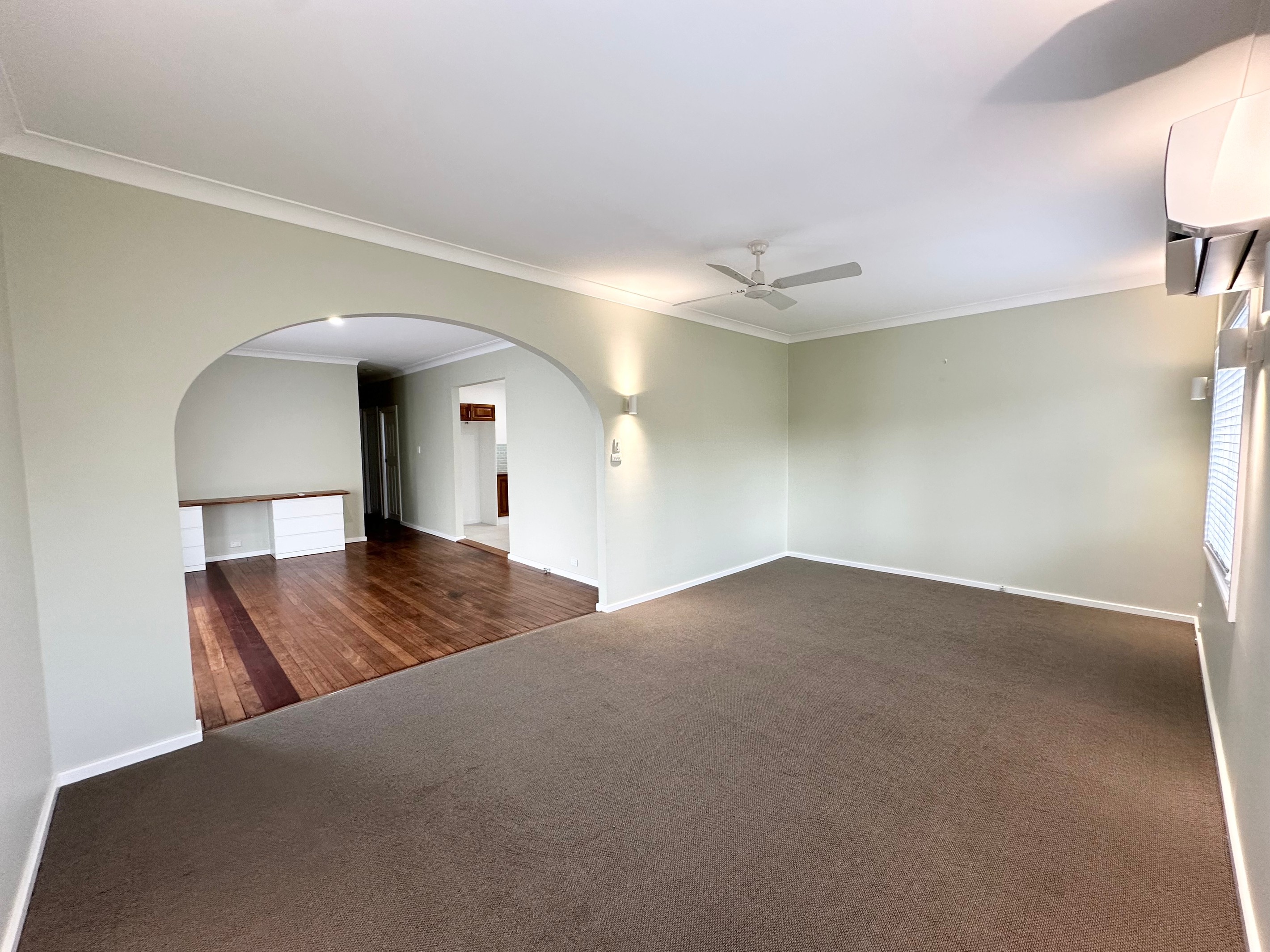 42 Wattle Avenue, Macquarie Fields, NSW 2564