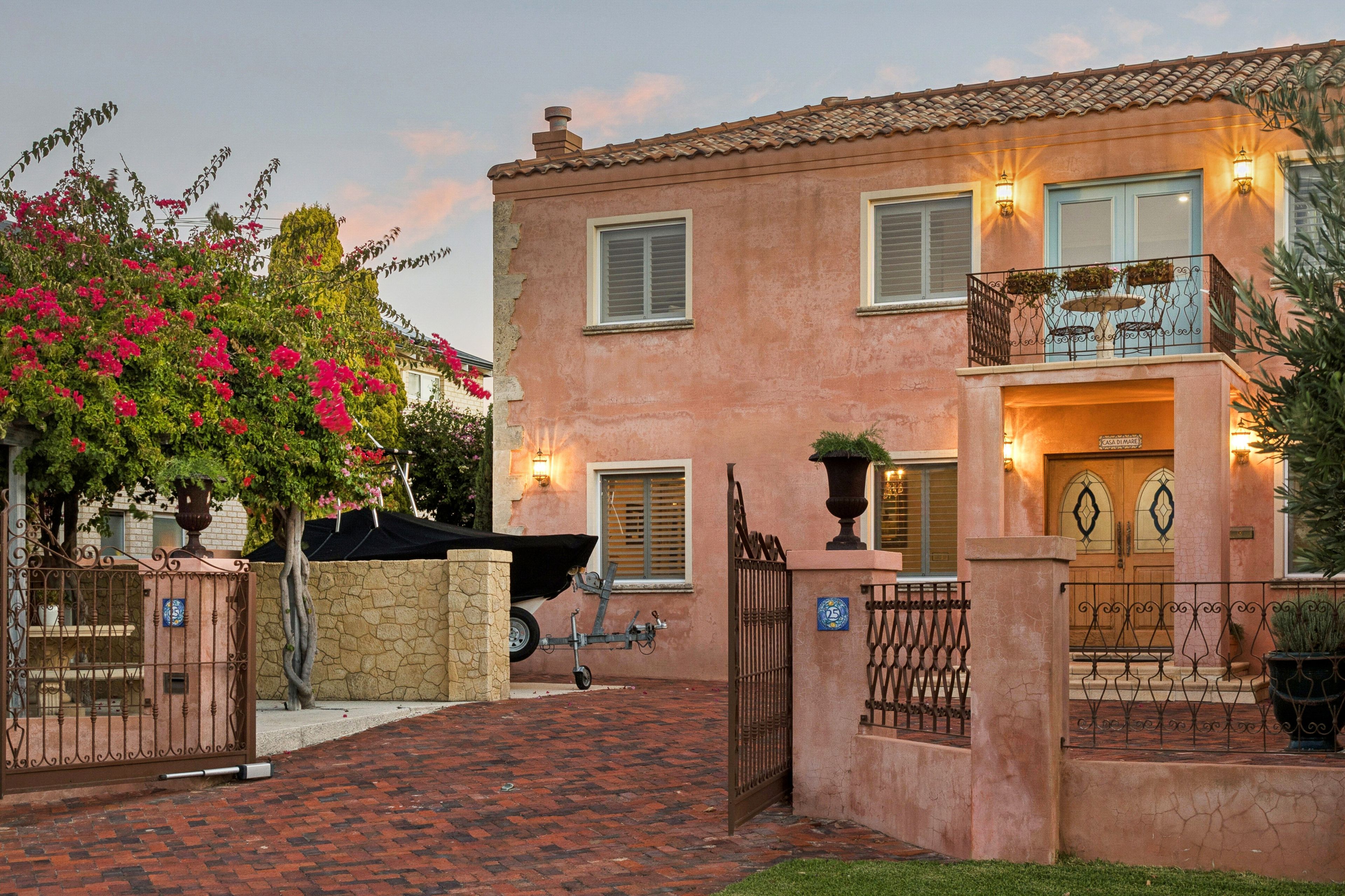 25 Seaward Loop, Sorrento, WA 6020