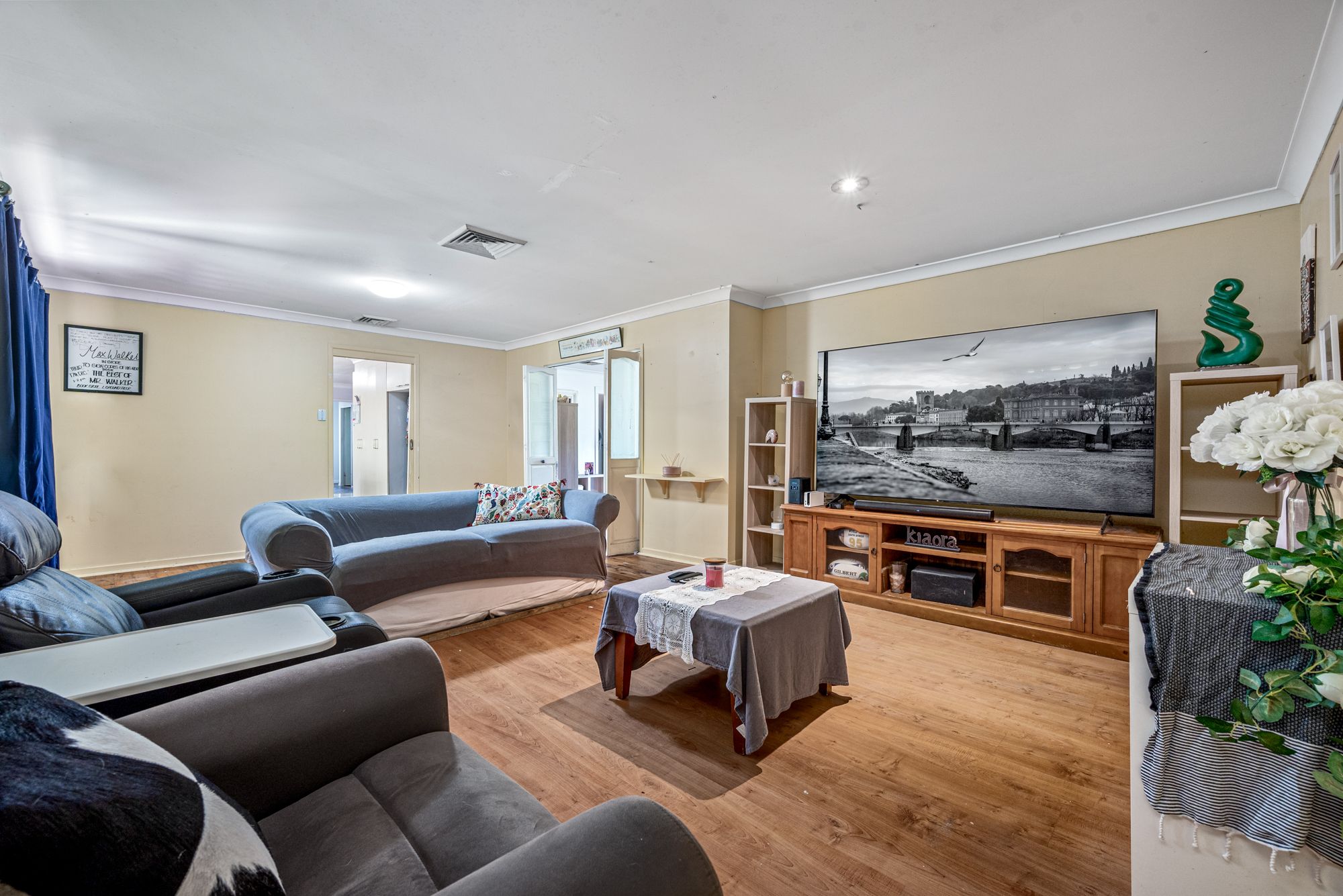 9 Bimbadeen Avenue, Bradbury, NSW 2560