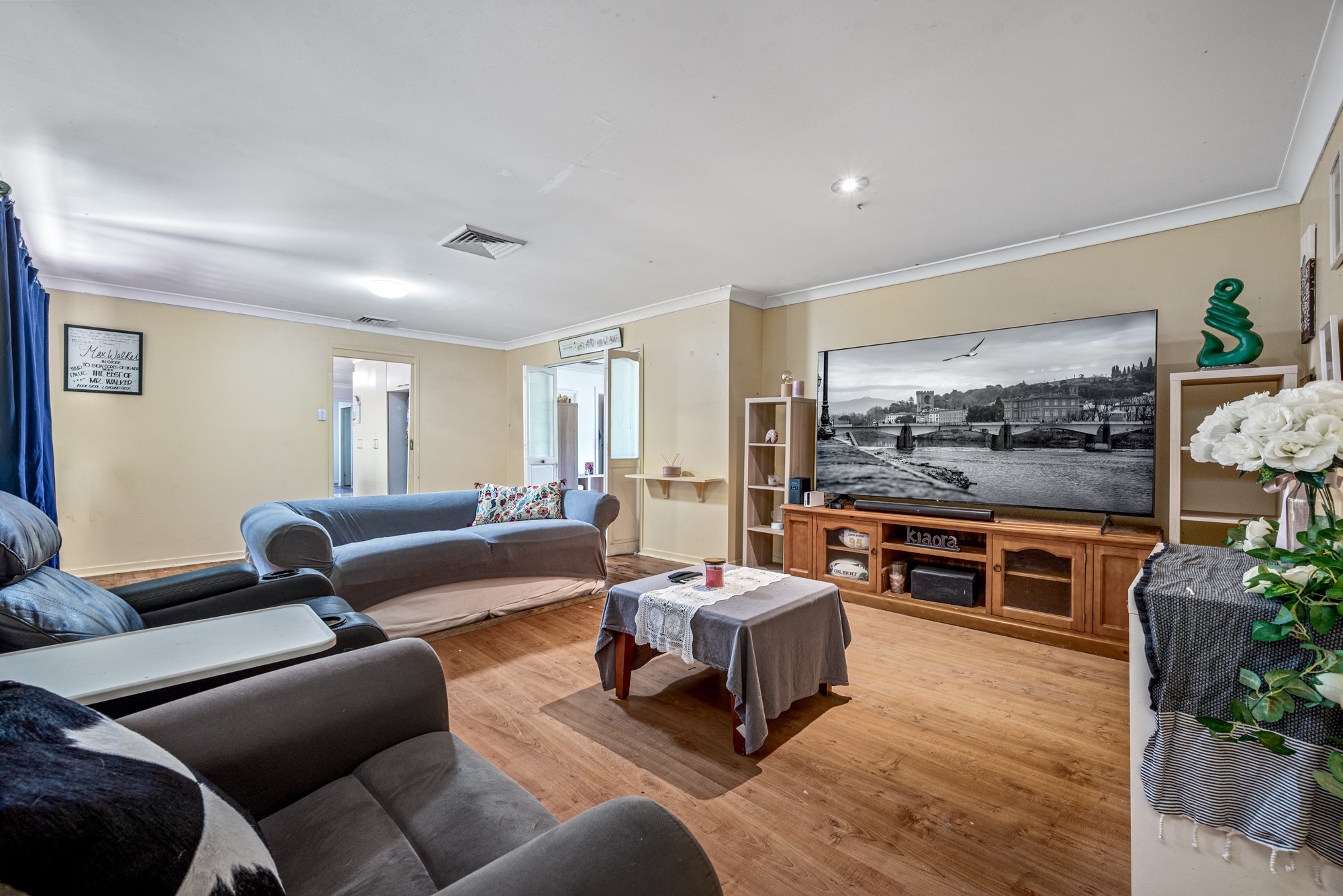 9 Bimbadeen Avenue, Bradbury, NSW 2560