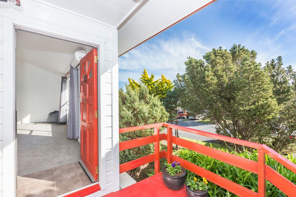 156 Akaroa Drive, Maupuia, Wellington City