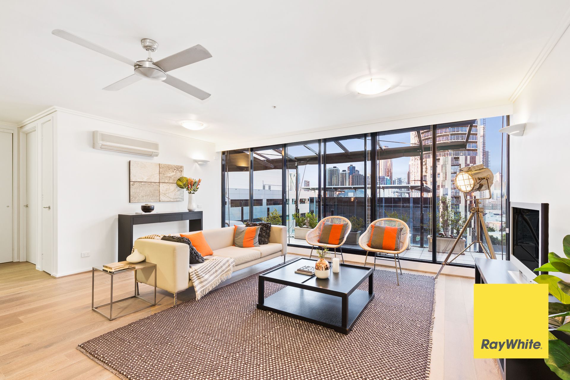 1402/38 Bank Street, South Melbourne, VIC 3205