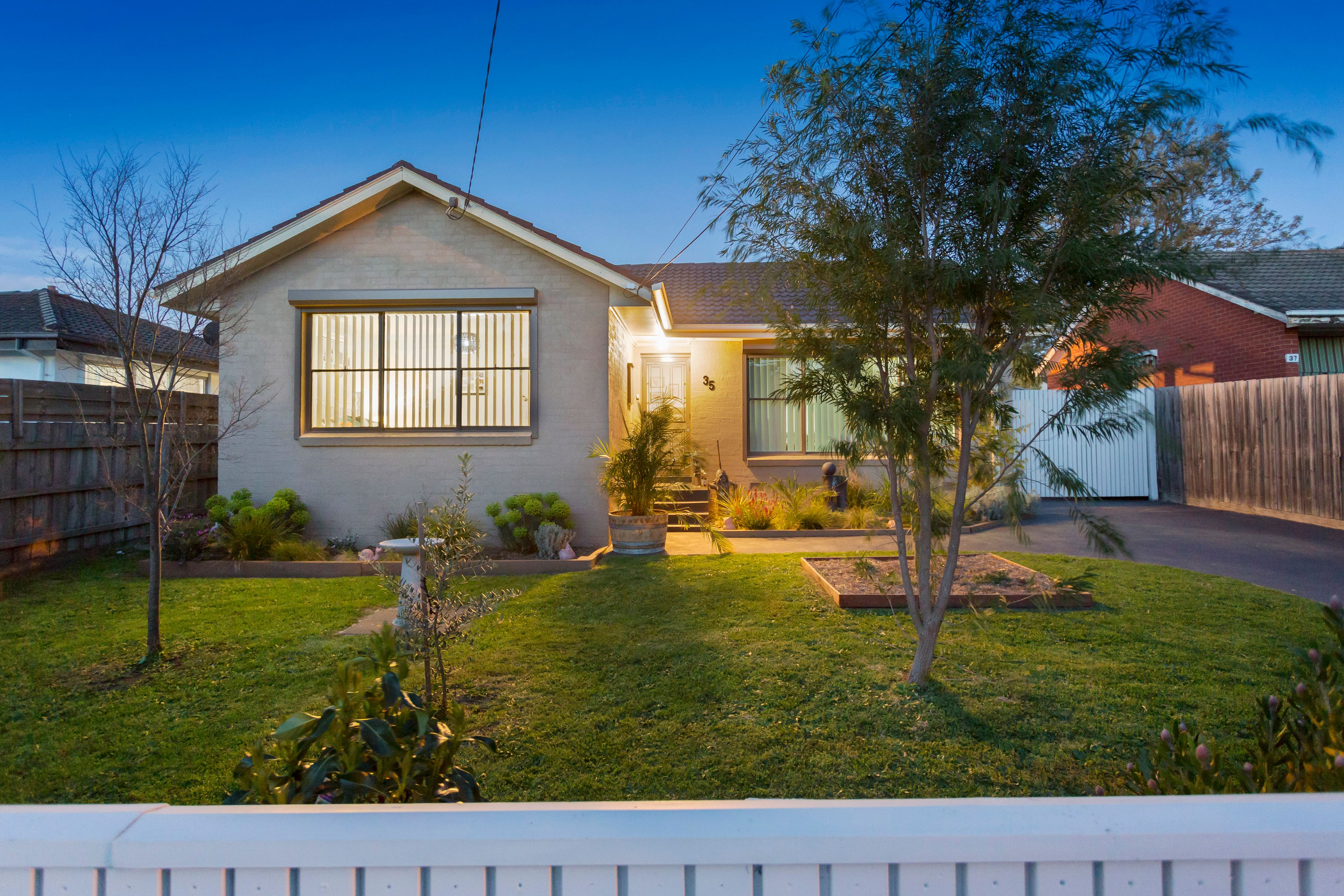35 Nodding Avenue, Frankston North VIC 3200