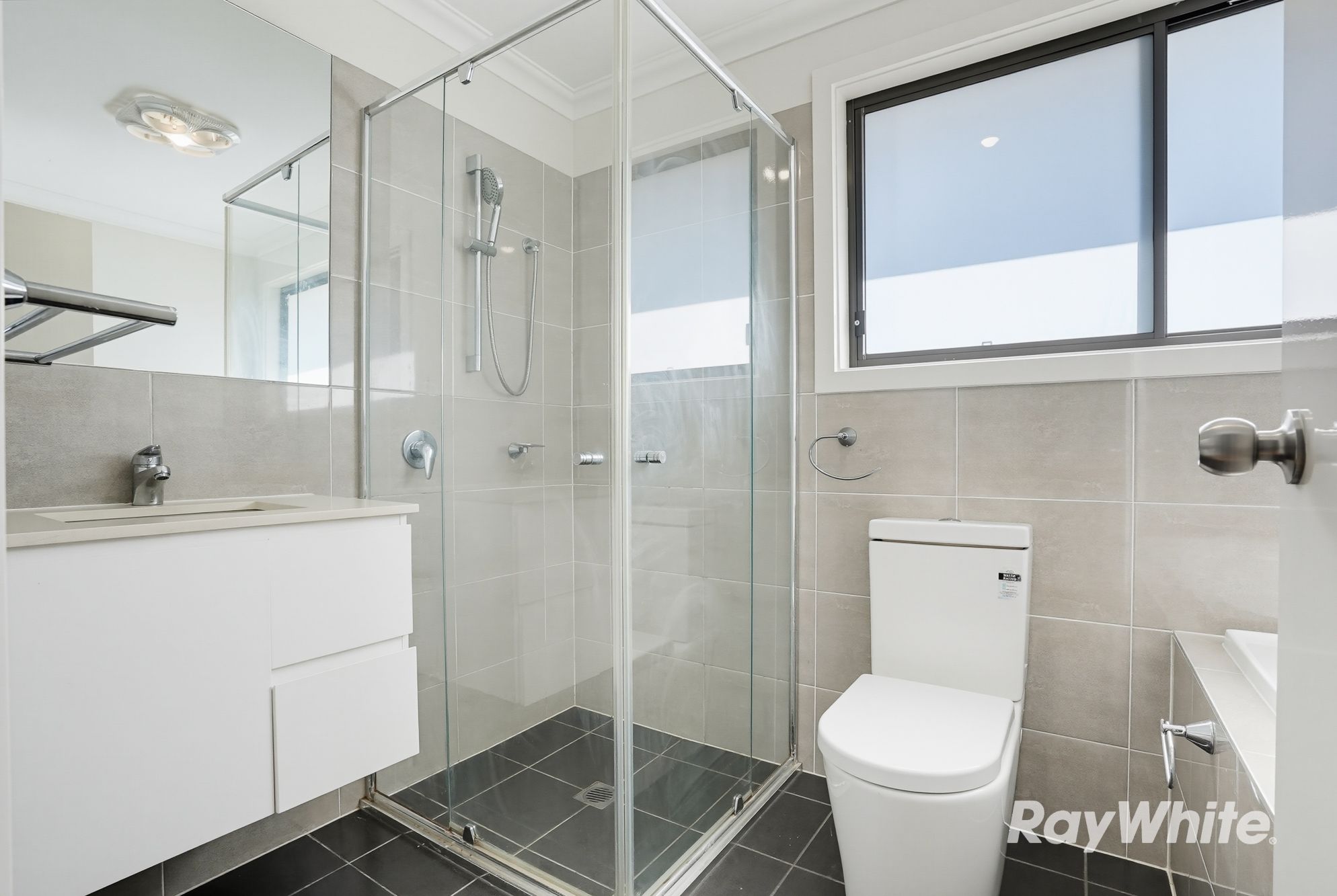 16 Everingham Street — photo 8 of 9