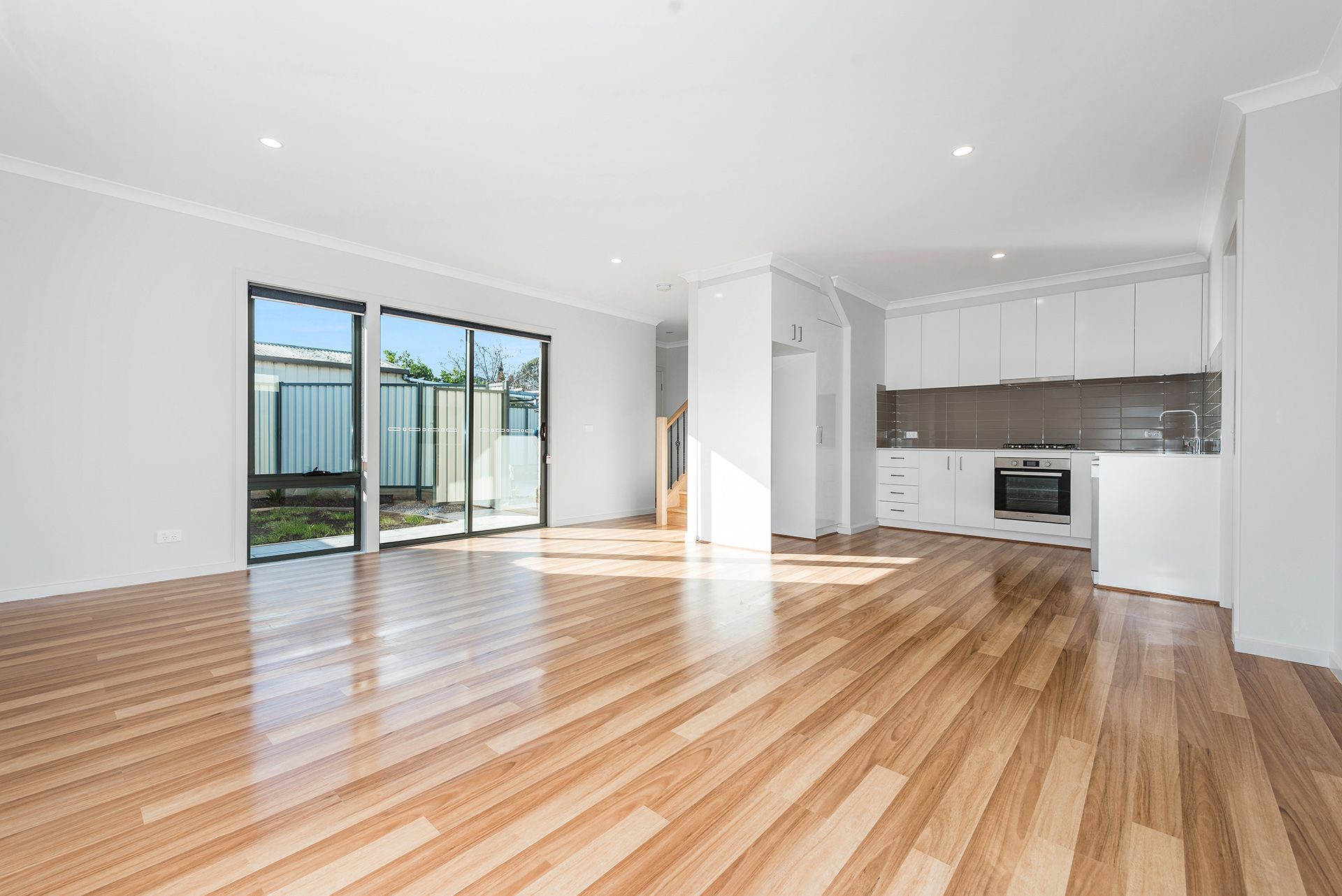 2/8 Carlsson Court, Brooklyn, VIC 3012
